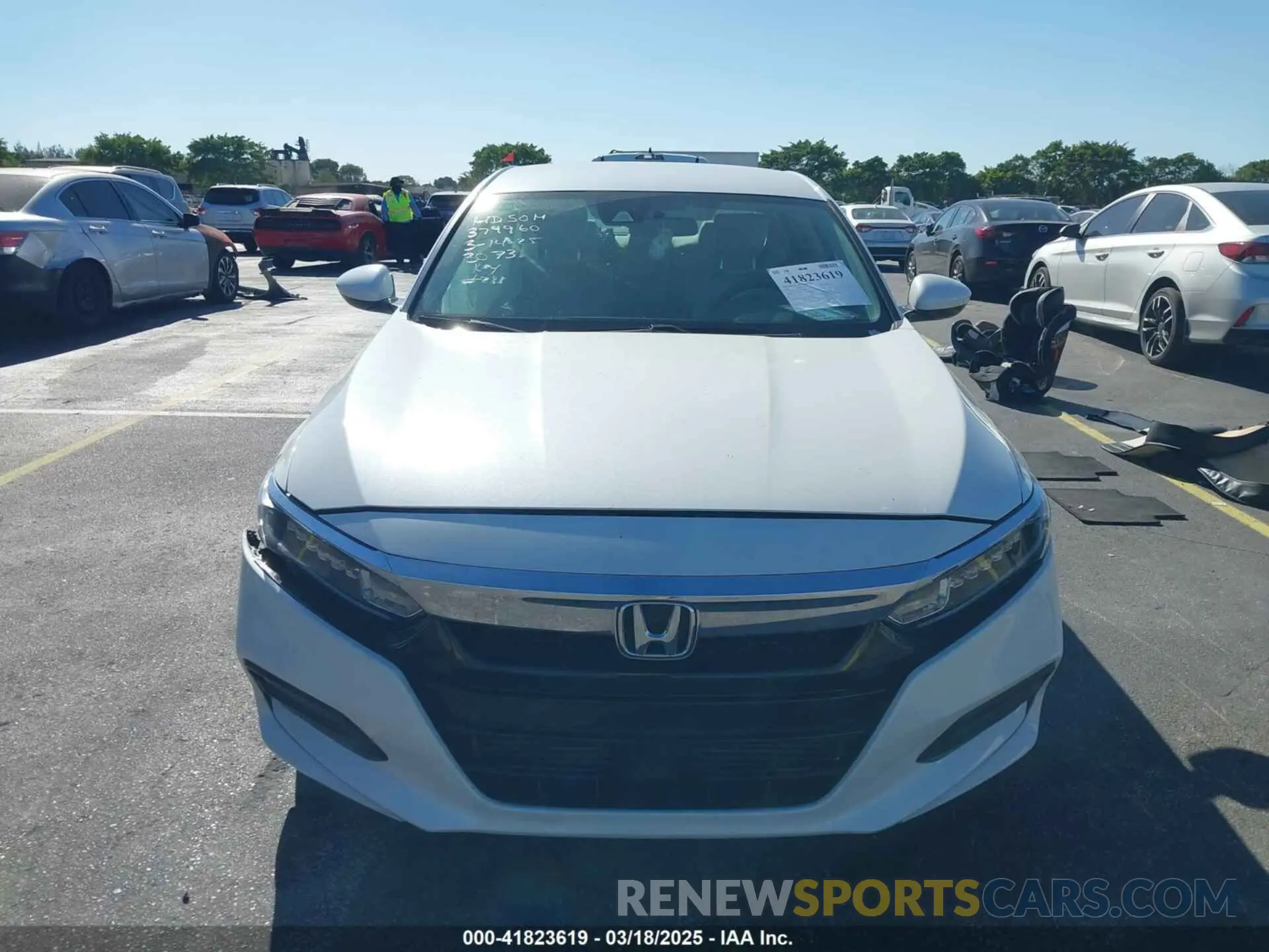 12 fotografías del automóvil dañado 1HGCV1F13KA003073 HONDA ACCORD 2019