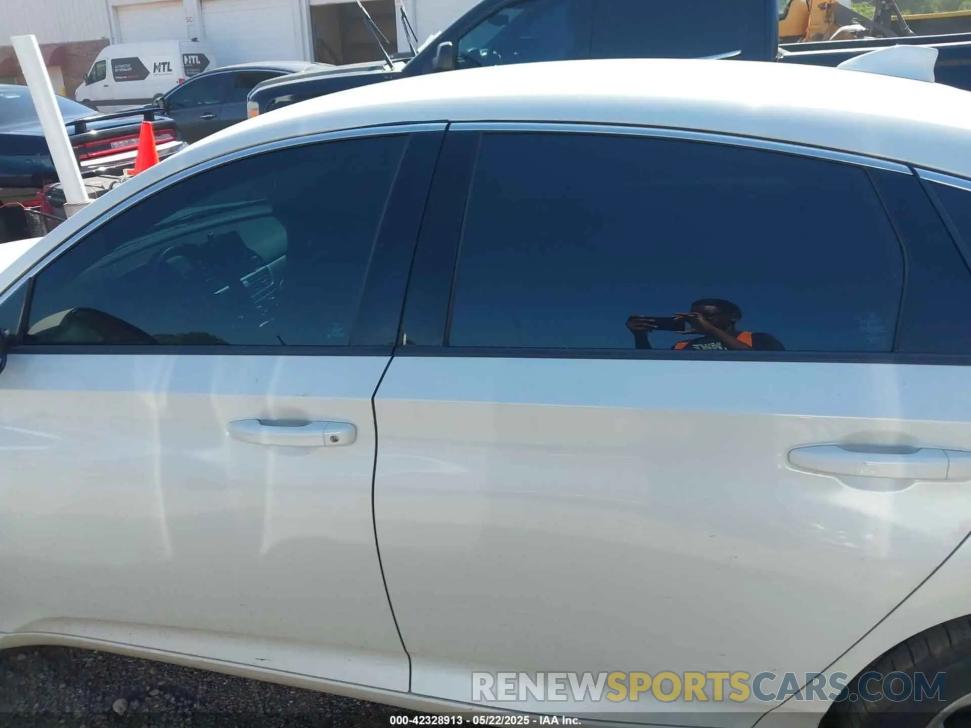 13 fotografías del automóvil dañado 1HGCV1F13KA167505 HONDA ACCORD 2019