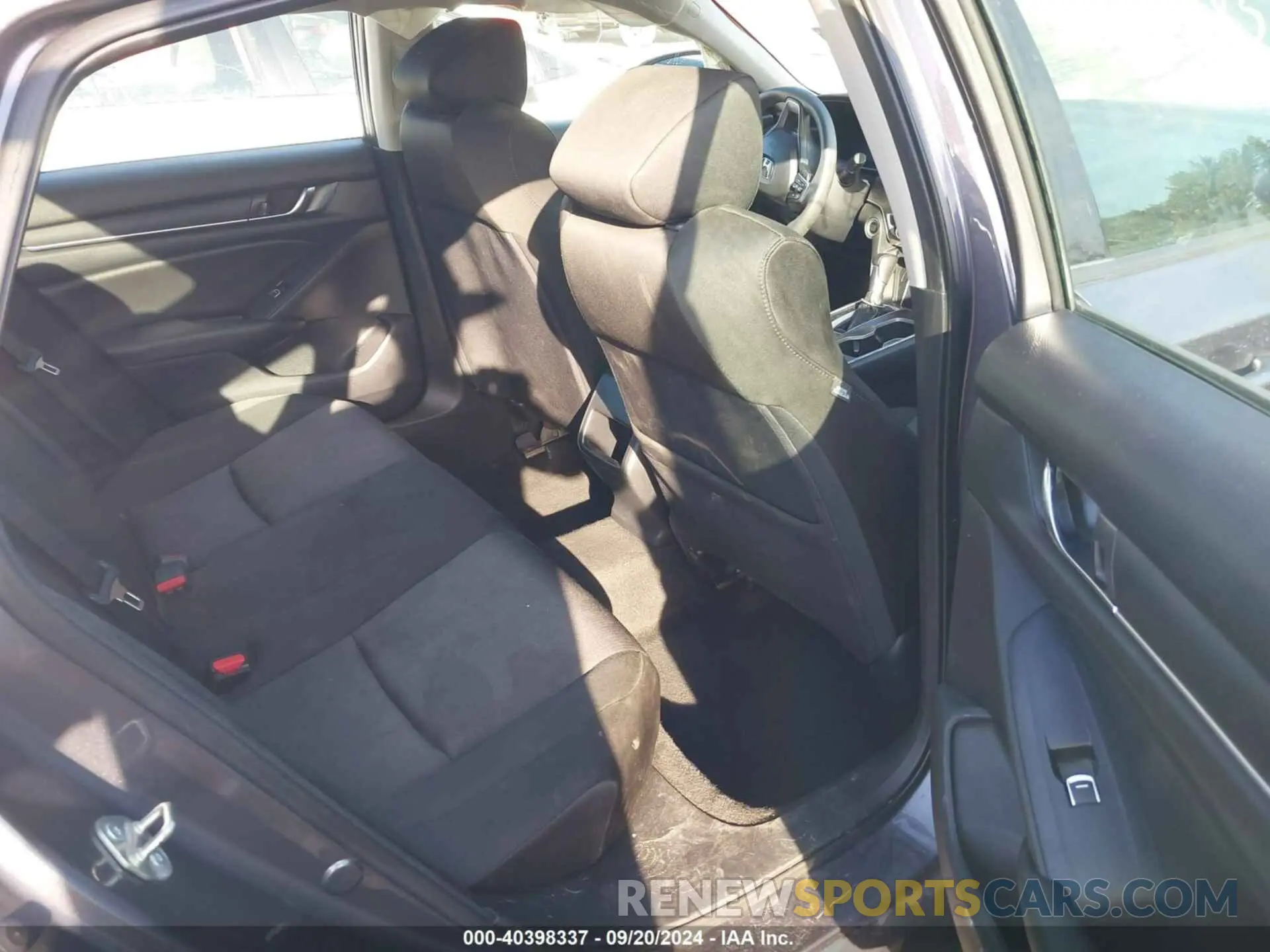 8 fotografías del automóvil dañado 1HGCV1F14KA174690 HONDA ACCORD 2019