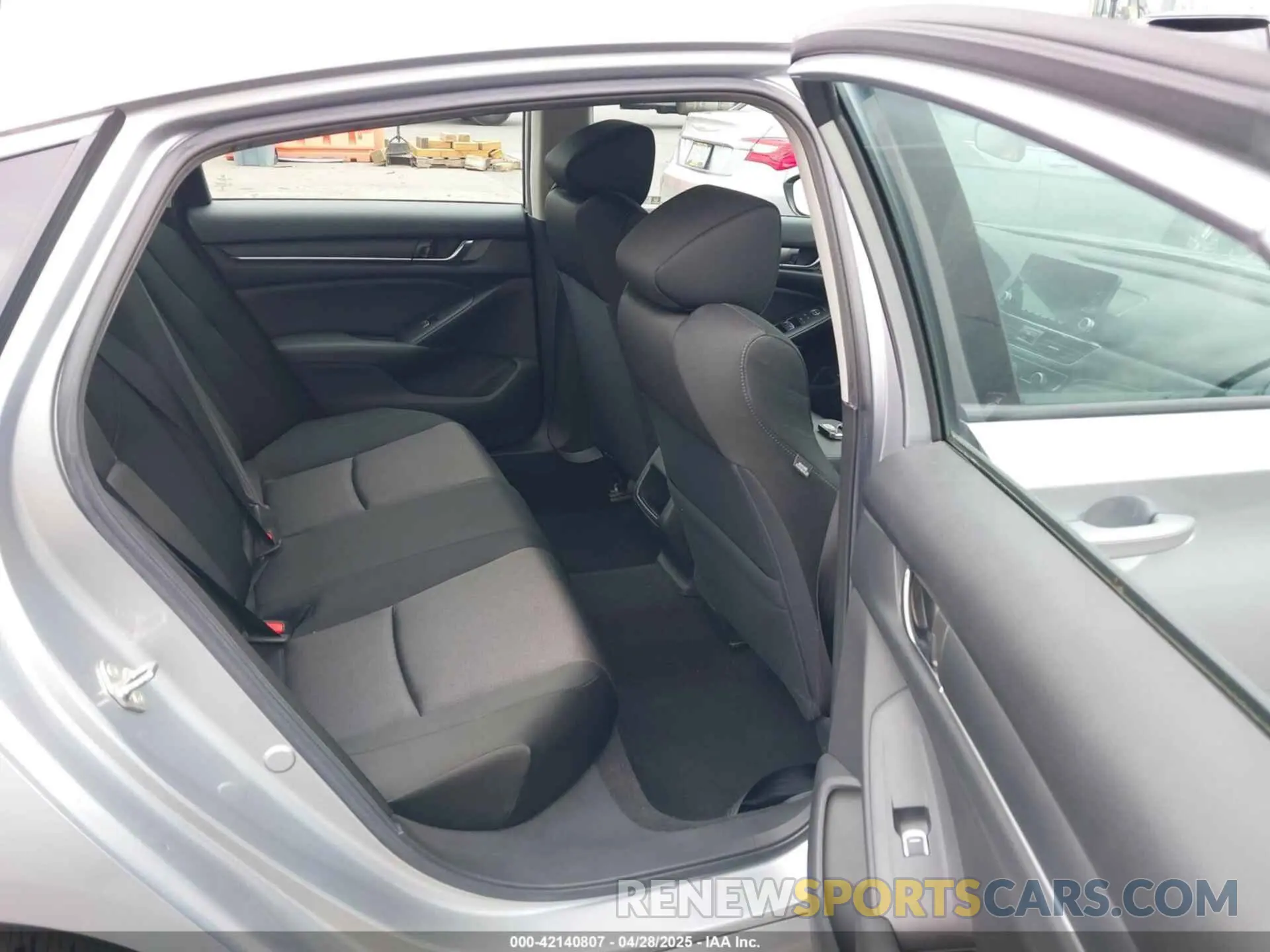 8 fotografías del automóvil dañado 1HGCV1F15KA045258 HONDA ACCORD 2019
