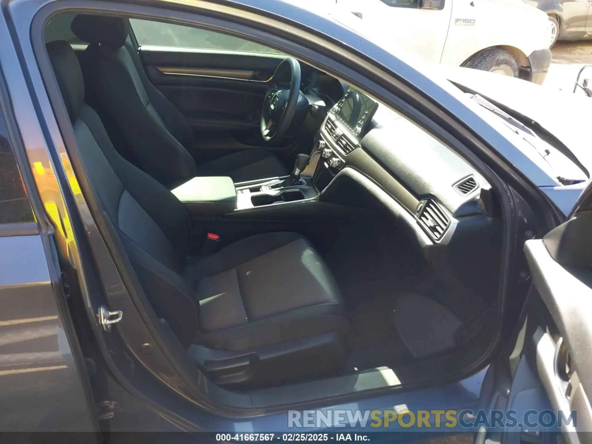5 fotografías del automóvil dañado 1HGCV1F16KA038741 HONDA ACCORD 2019