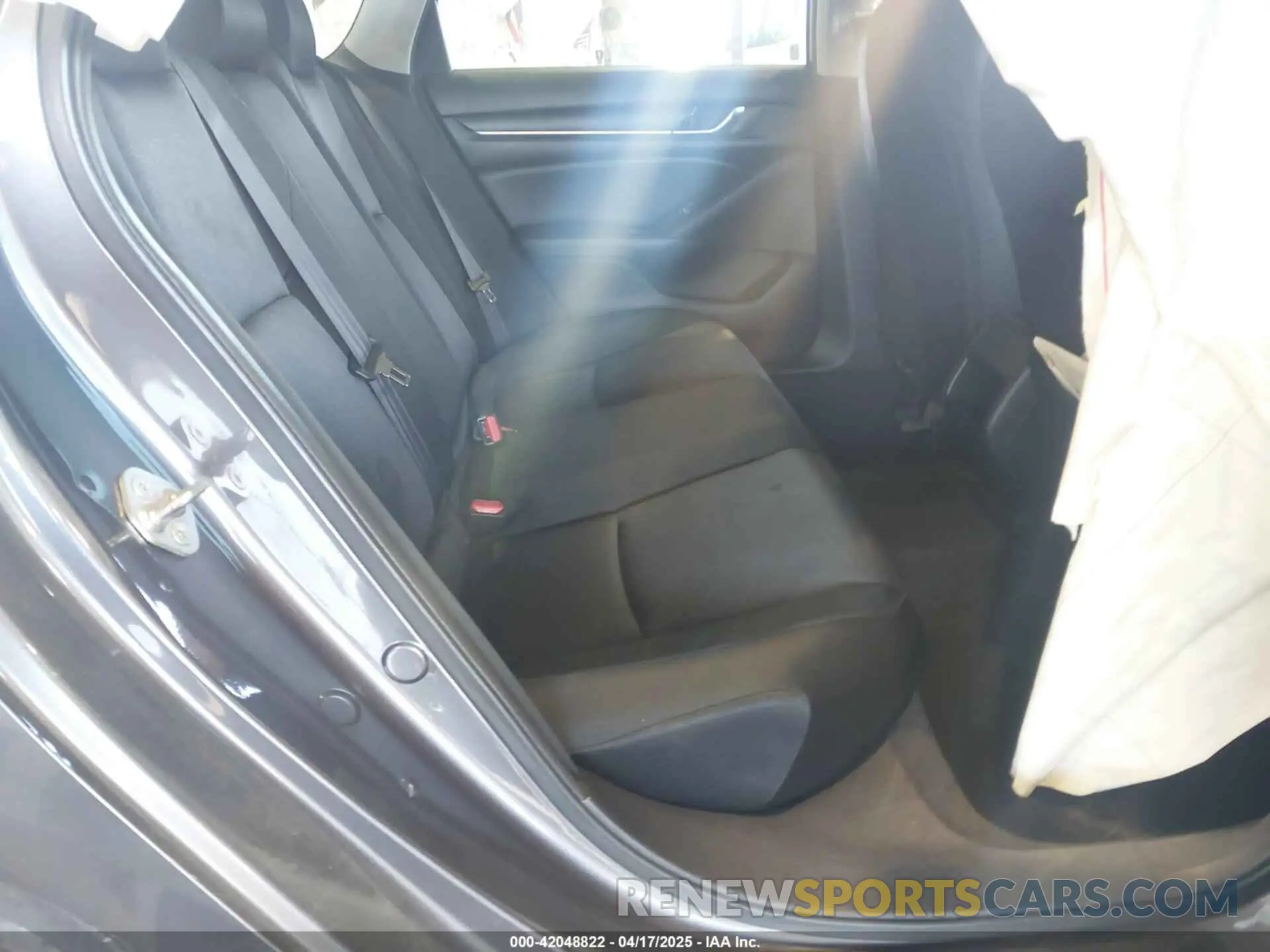 8 fotografías del automóvil dañado 1HGCV1F16KA088622 HONDA ACCORD 2019