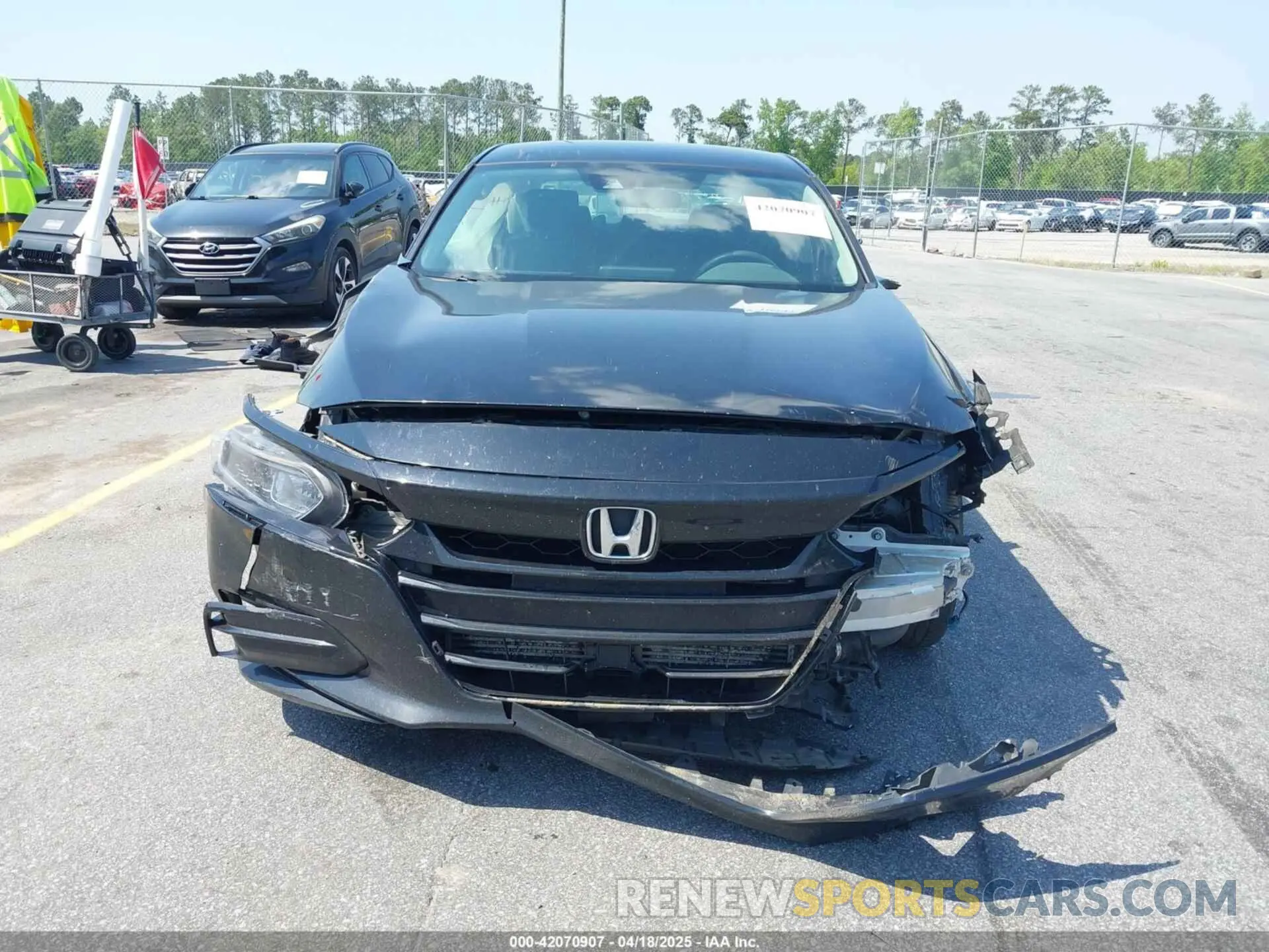 11 fotografías del automóvil dañado 1HGCV1F16KA151136 HONDA ACCORD 2019