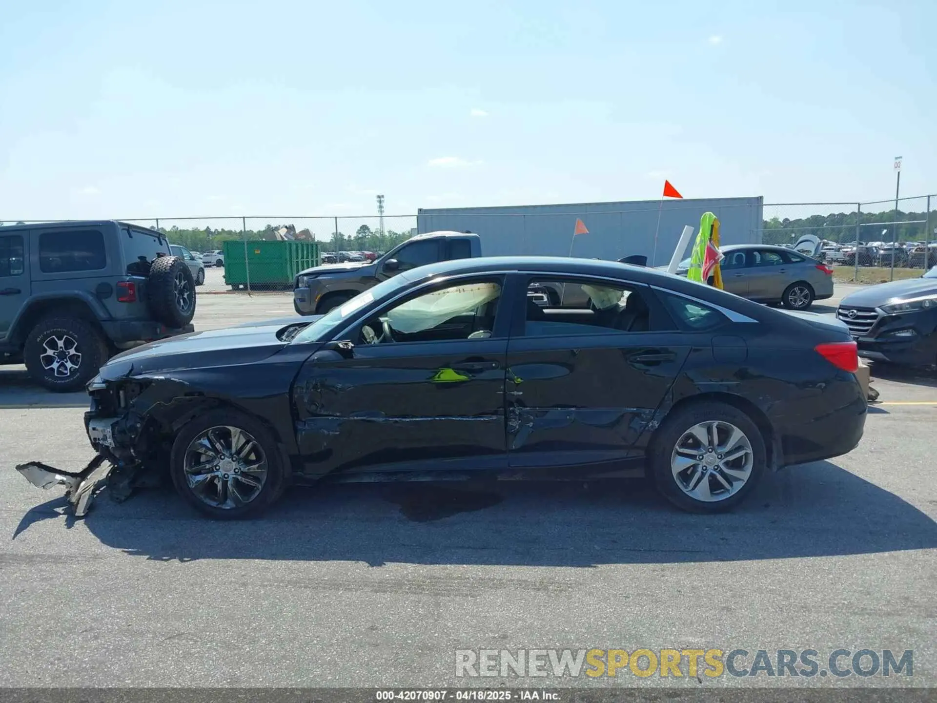 13 fotografías del automóvil dañado 1HGCV1F16KA151136 HONDA ACCORD 2019