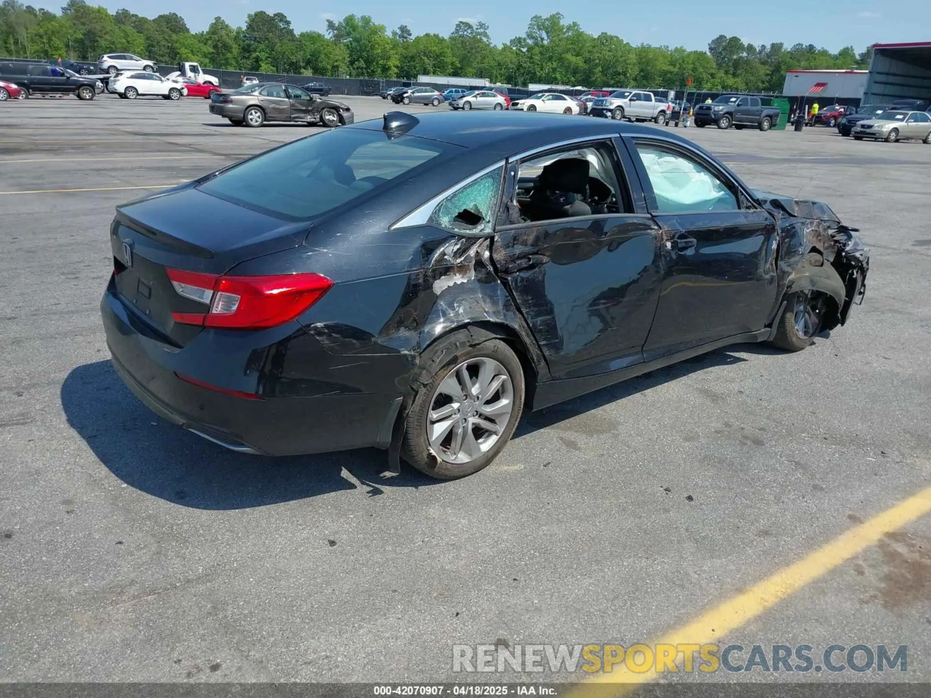 4 fotografías del automóvil dañado 1HGCV1F16KA151136 HONDA ACCORD 2019