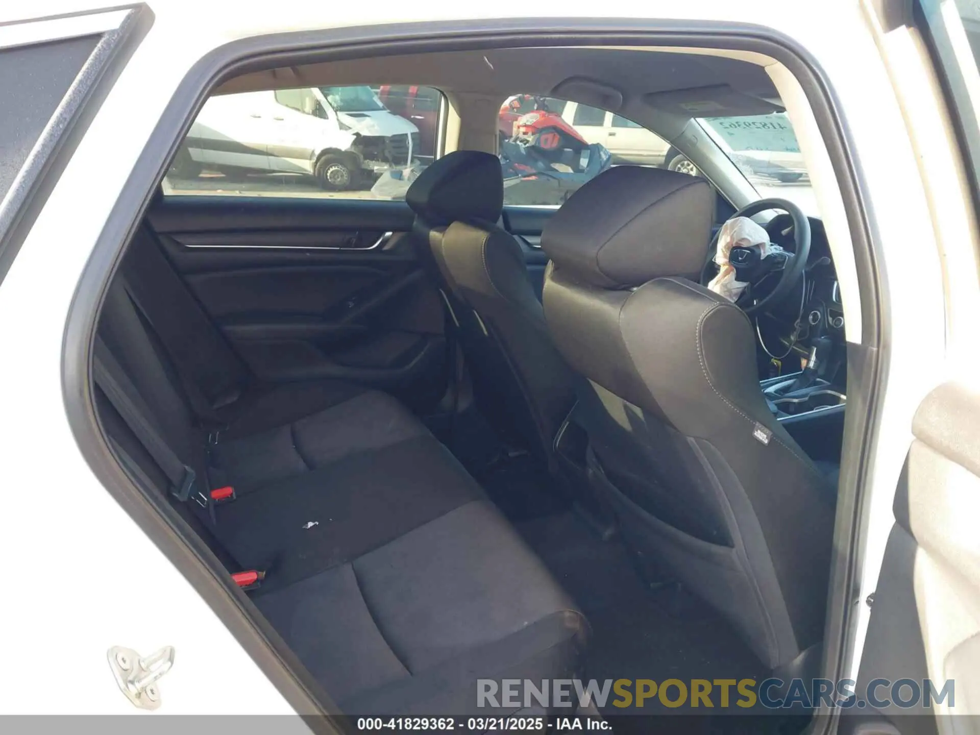 8 fotografías del automóvil dañado 1HGCV1F16KA155915 HONDA ACCORD 2019