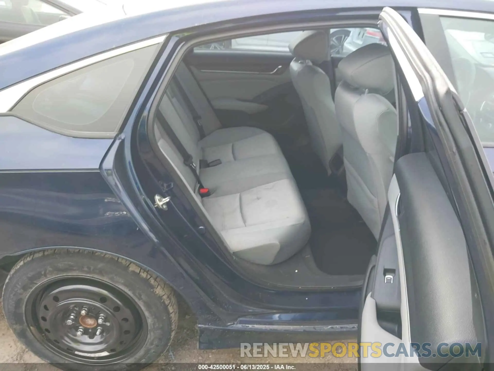 8 fotografías del automóvil dañado 1HGCV1F16KA159205 HONDA ACCORD 2019