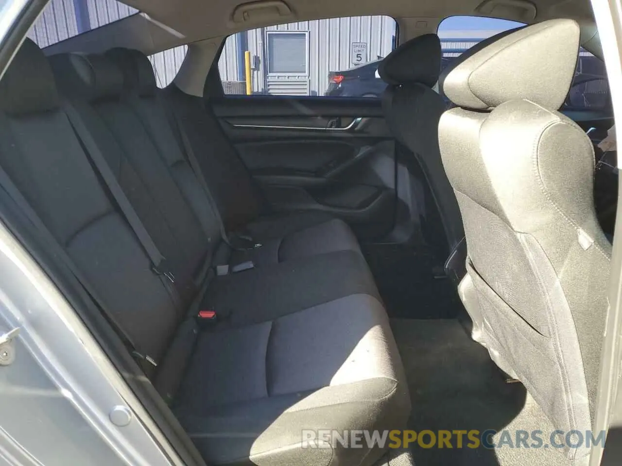 10 fotografías del automóvil dañado 1HGCV1F18KA030480 HONDA ACCORD 2019