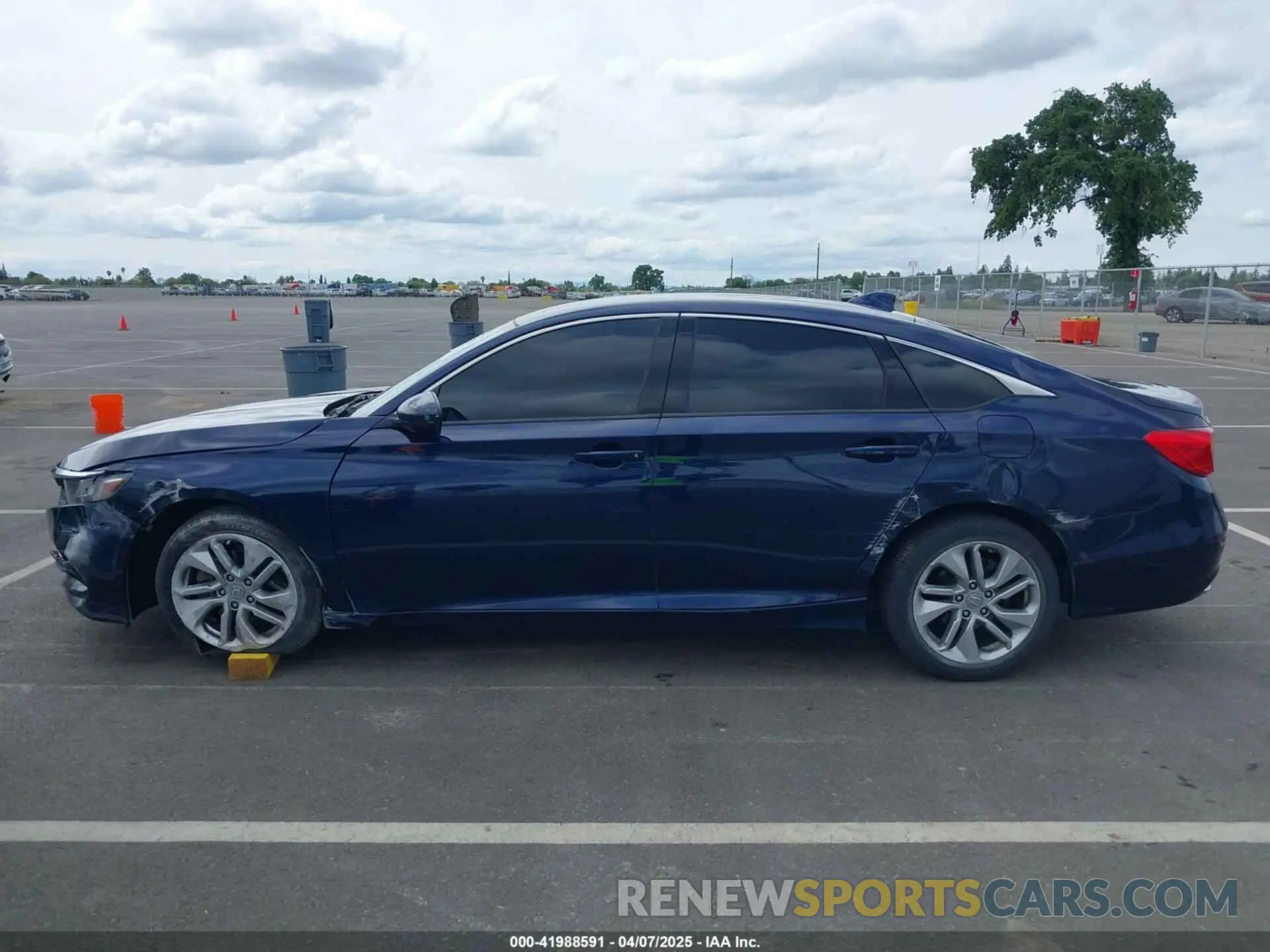14 fotografías del automóvil dañado 1HGCV1F18KA056173 HONDA ACCORD 2019