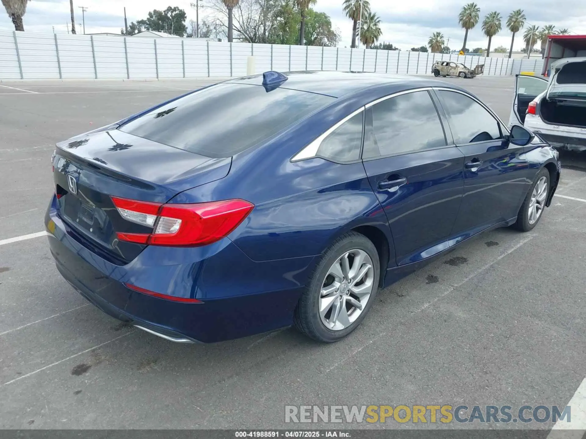 4 fotografías del automóvil dañado 1HGCV1F18KA056173 HONDA ACCORD 2019