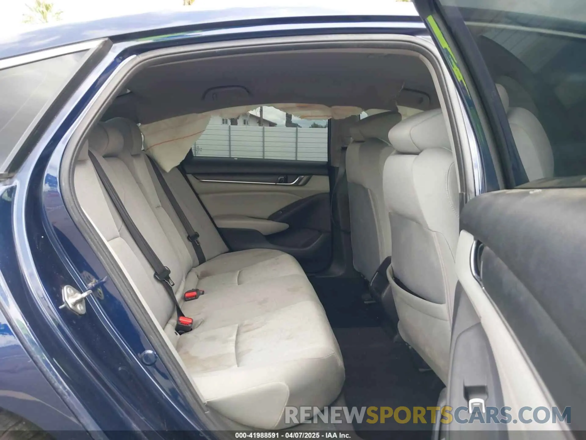 8 fotografías del automóvil dañado 1HGCV1F18KA056173 HONDA ACCORD 2019
