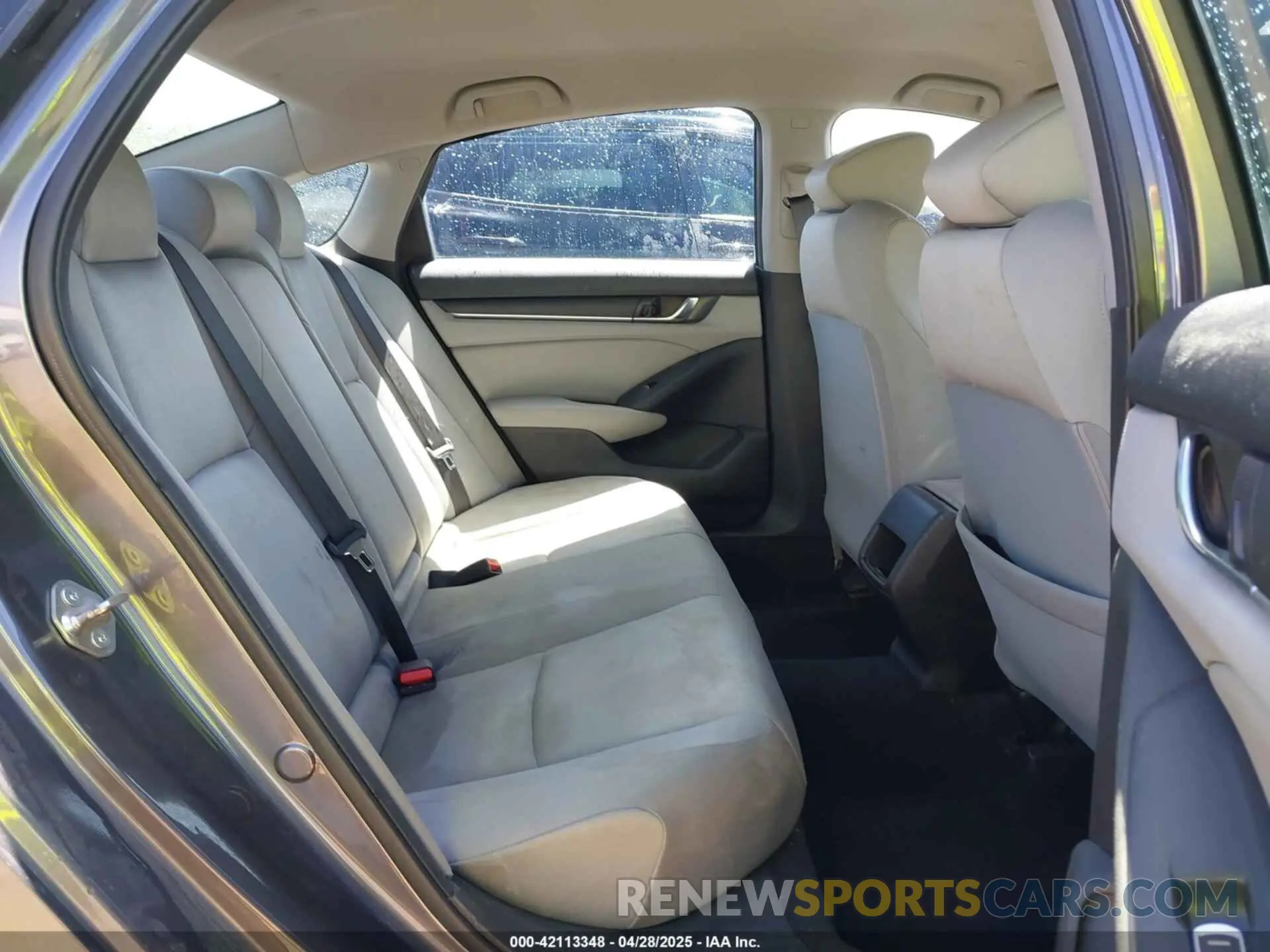 8 fotografías del automóvil dañado 1HGCV1F18KA069005 HONDA ACCORD 2019