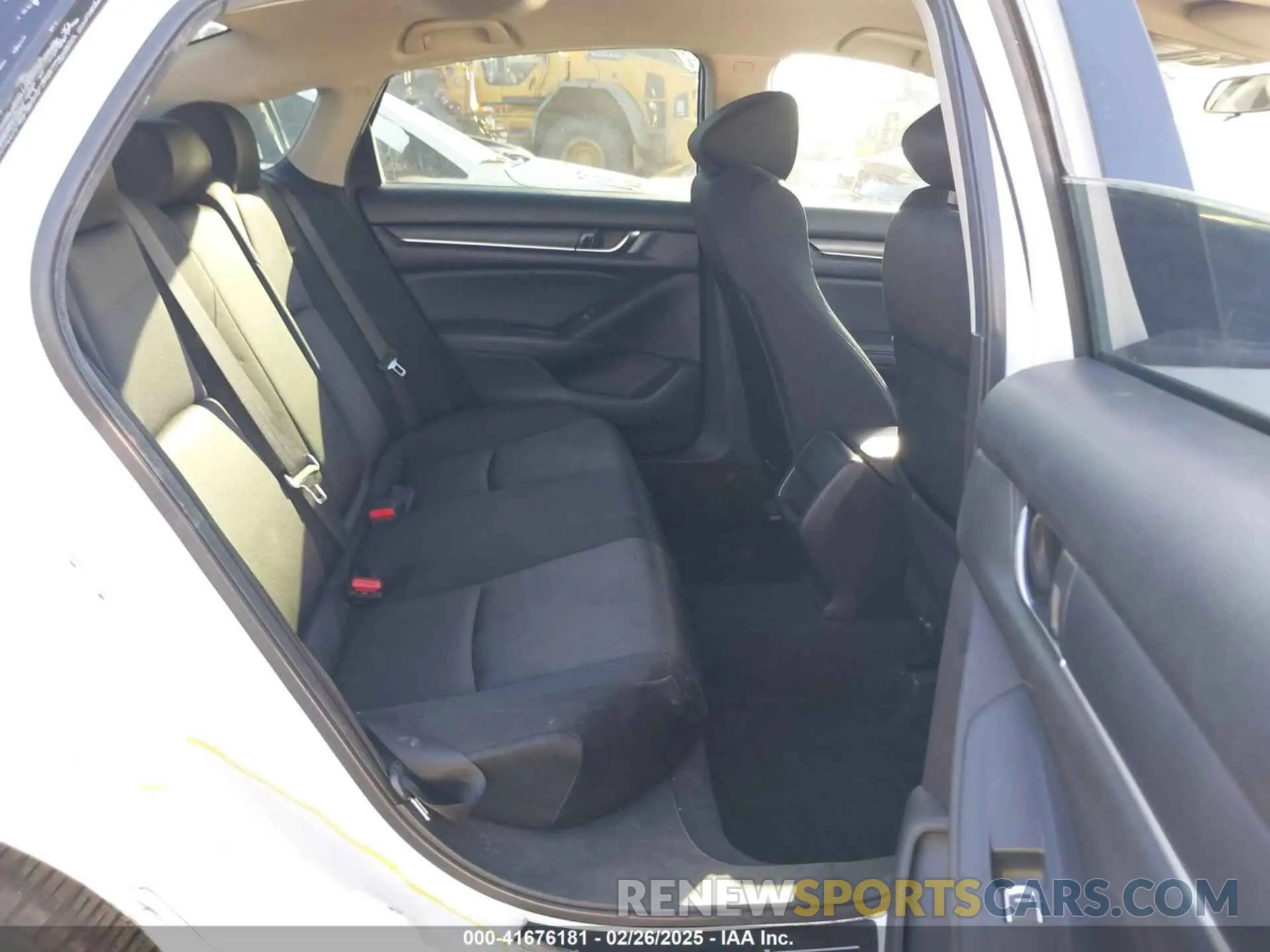 8 fotografías del automóvil dañado 1HGCV1F18KA071885 HONDA ACCORD 2019
