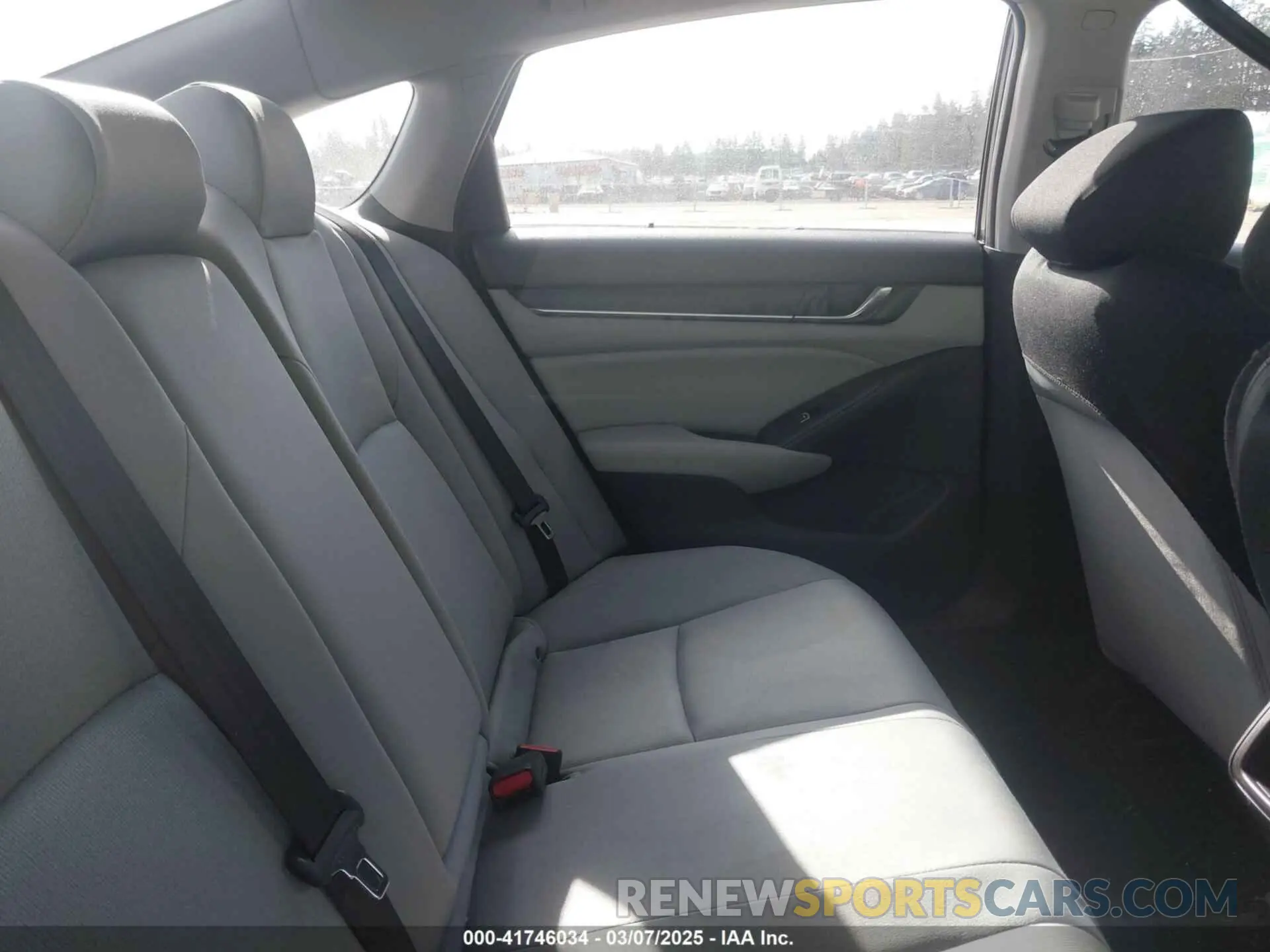 8 fotografías del automóvil dañado 1HGCV1F18KA108224 HONDA ACCORD 2019