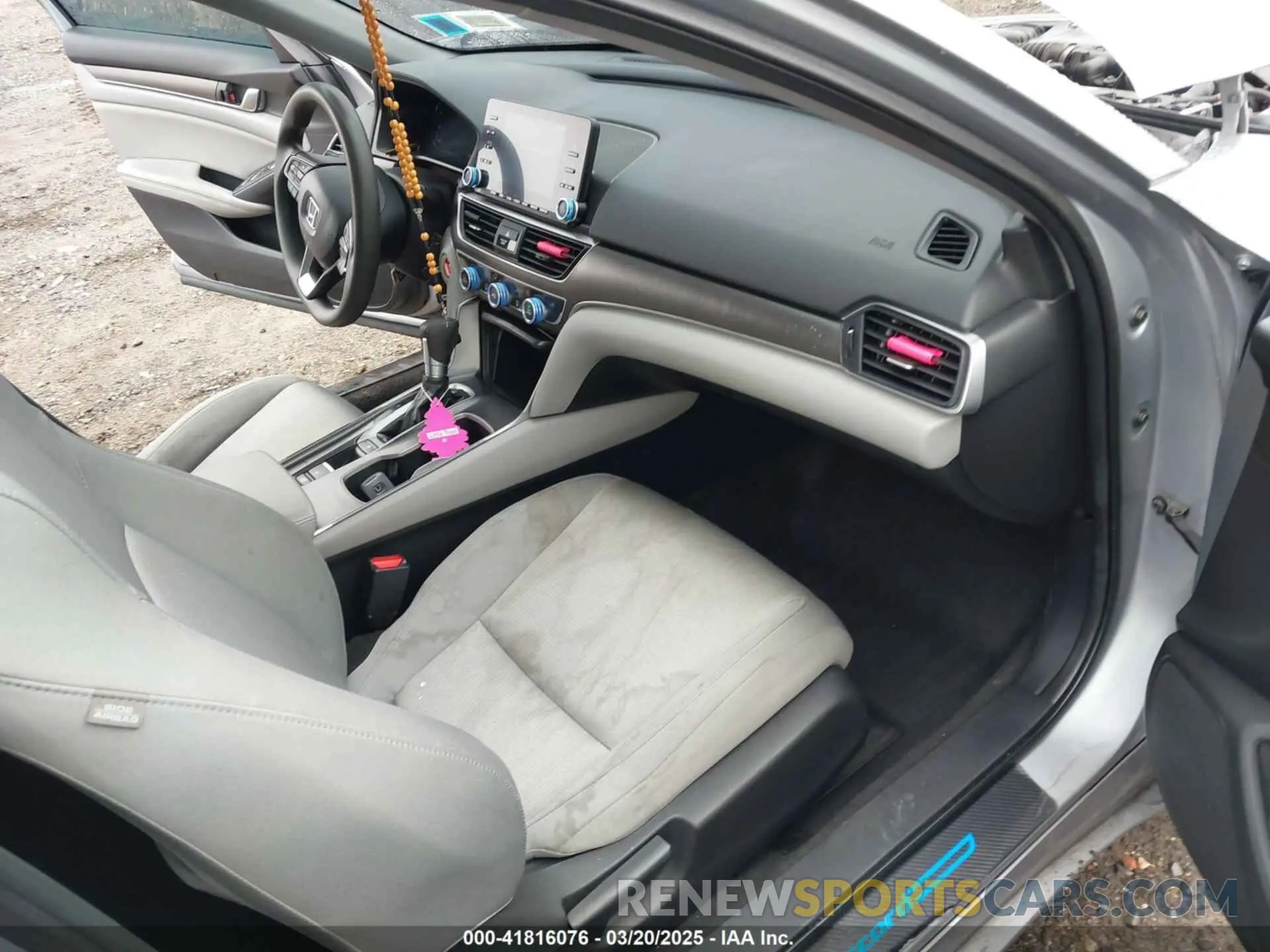 5 fotografías del automóvil dañado 1HGCV1F18KA150571 HONDA ACCORD 2019