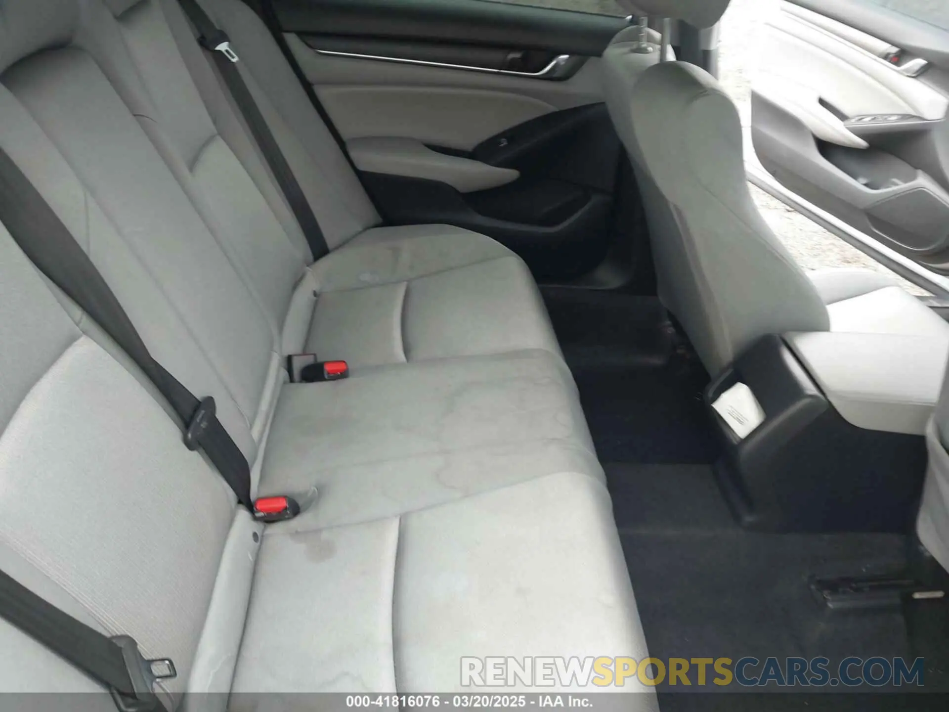 8 fotografías del automóvil dañado 1HGCV1F18KA150571 HONDA ACCORD 2019