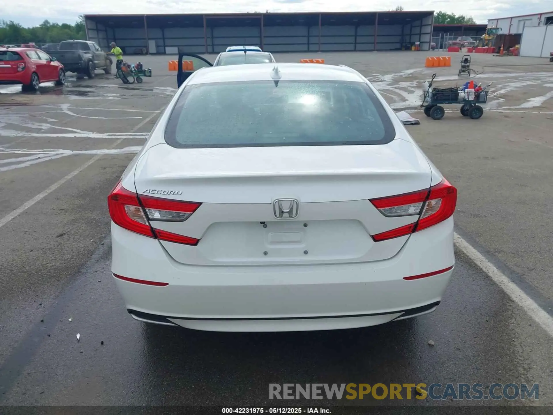 16 fotografías del automóvil dañado 1HGCV1F19KA081938 HONDA ACCORD 2019