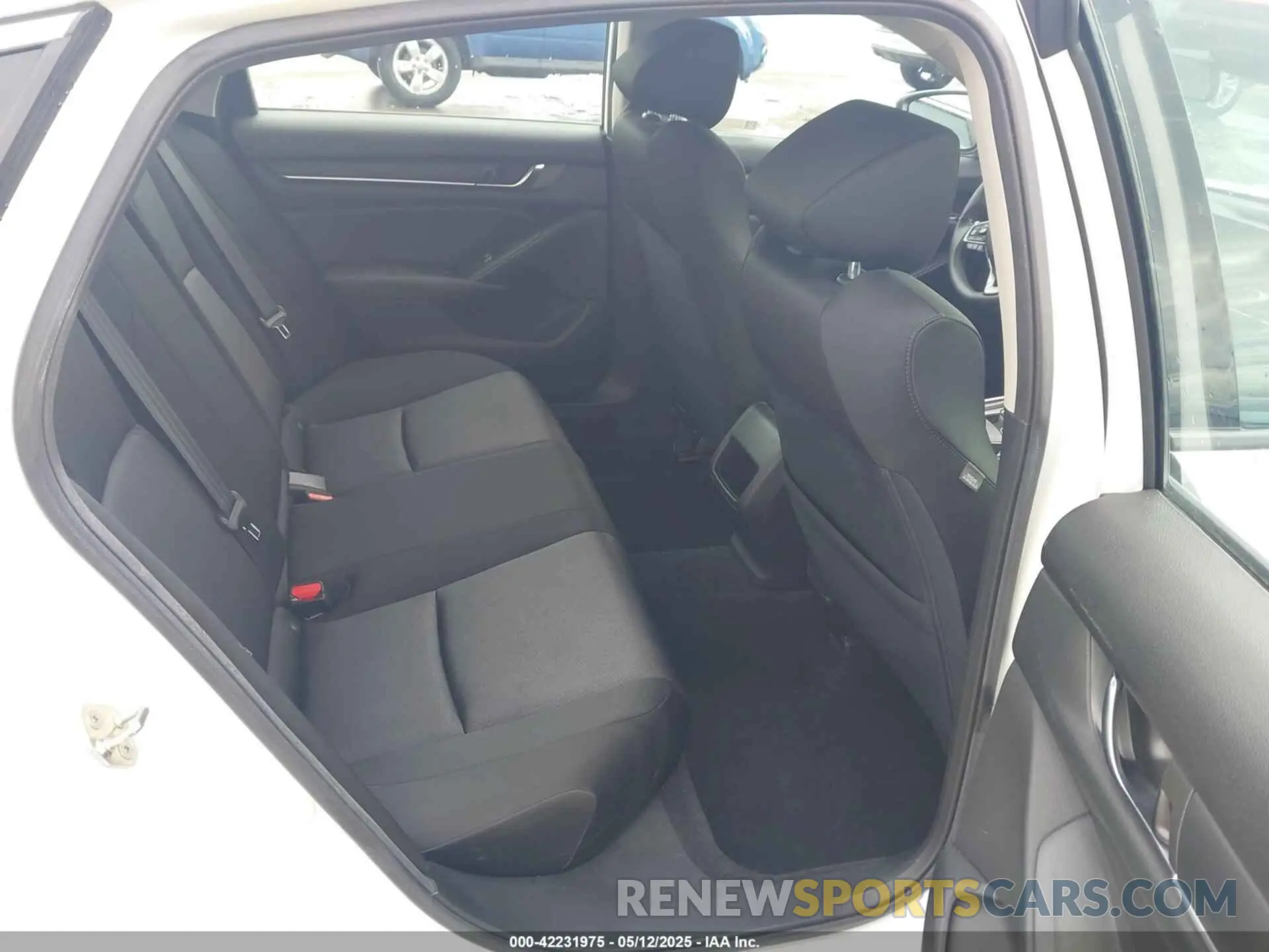 8 fotografías del automóvil dañado 1HGCV1F19KA081938 HONDA ACCORD 2019