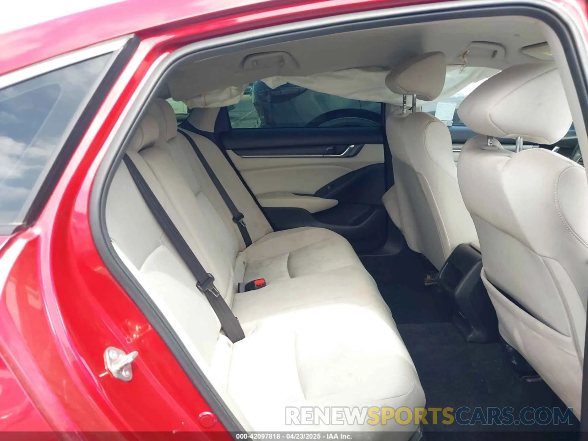 8 fotografías del automóvil dañado 1HGCV1F19KA151258 HONDA ACCORD 2019