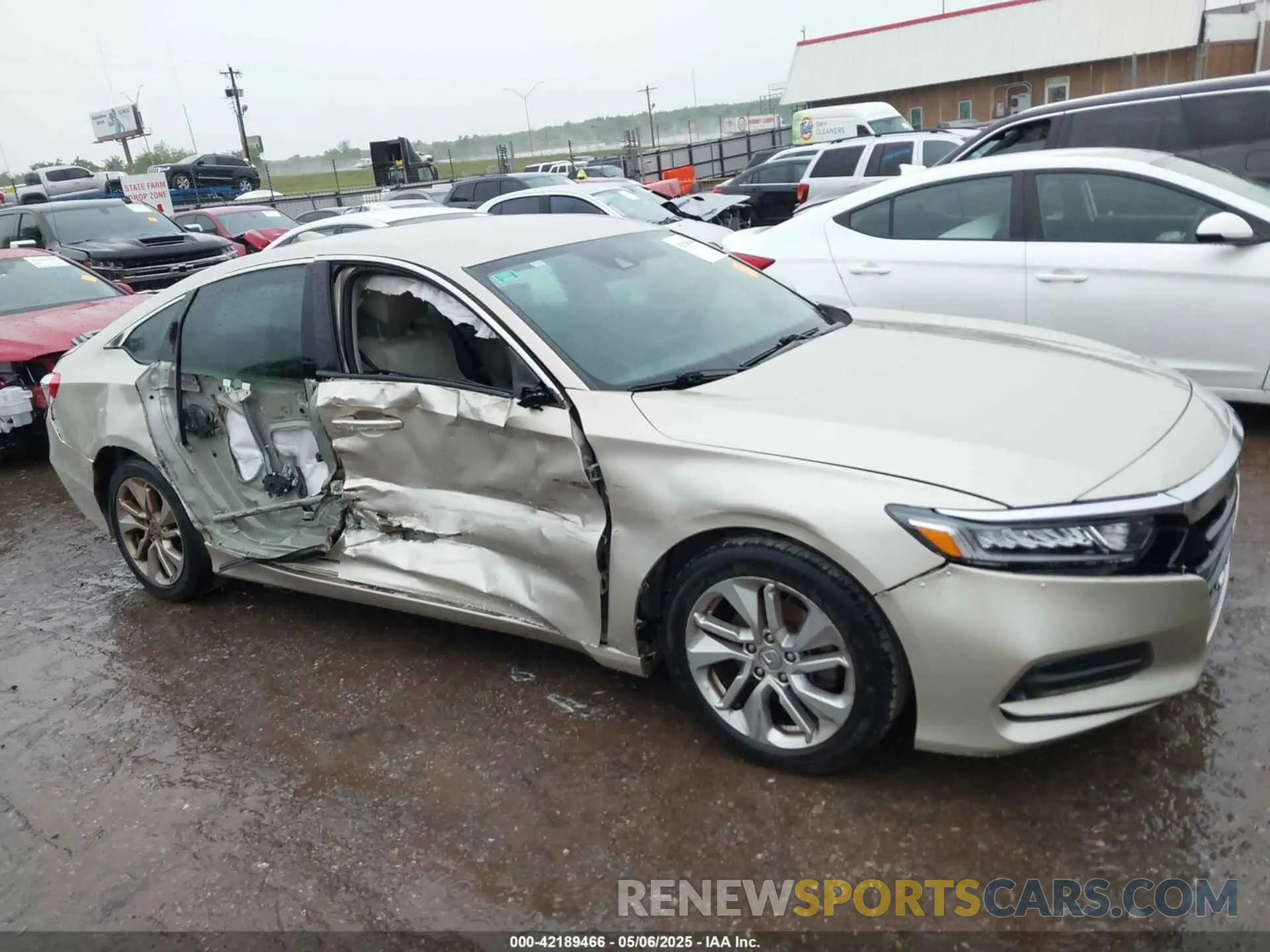 13 fotografías del automóvil dañado 1HGCV1F1XKA082614 HONDA ACCORD 2019