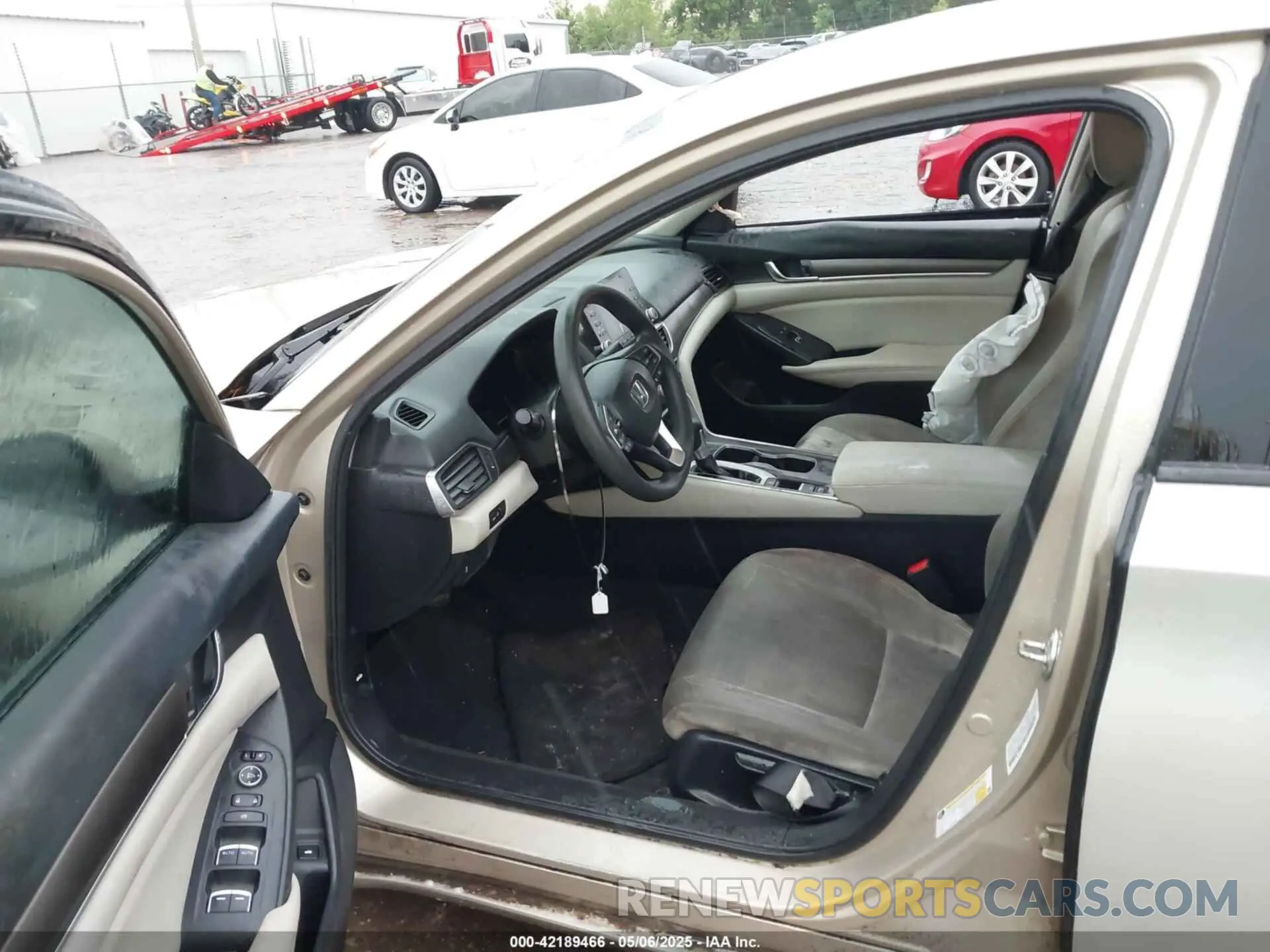 5 fotografías del automóvil dañado 1HGCV1F1XKA082614 HONDA ACCORD 2019