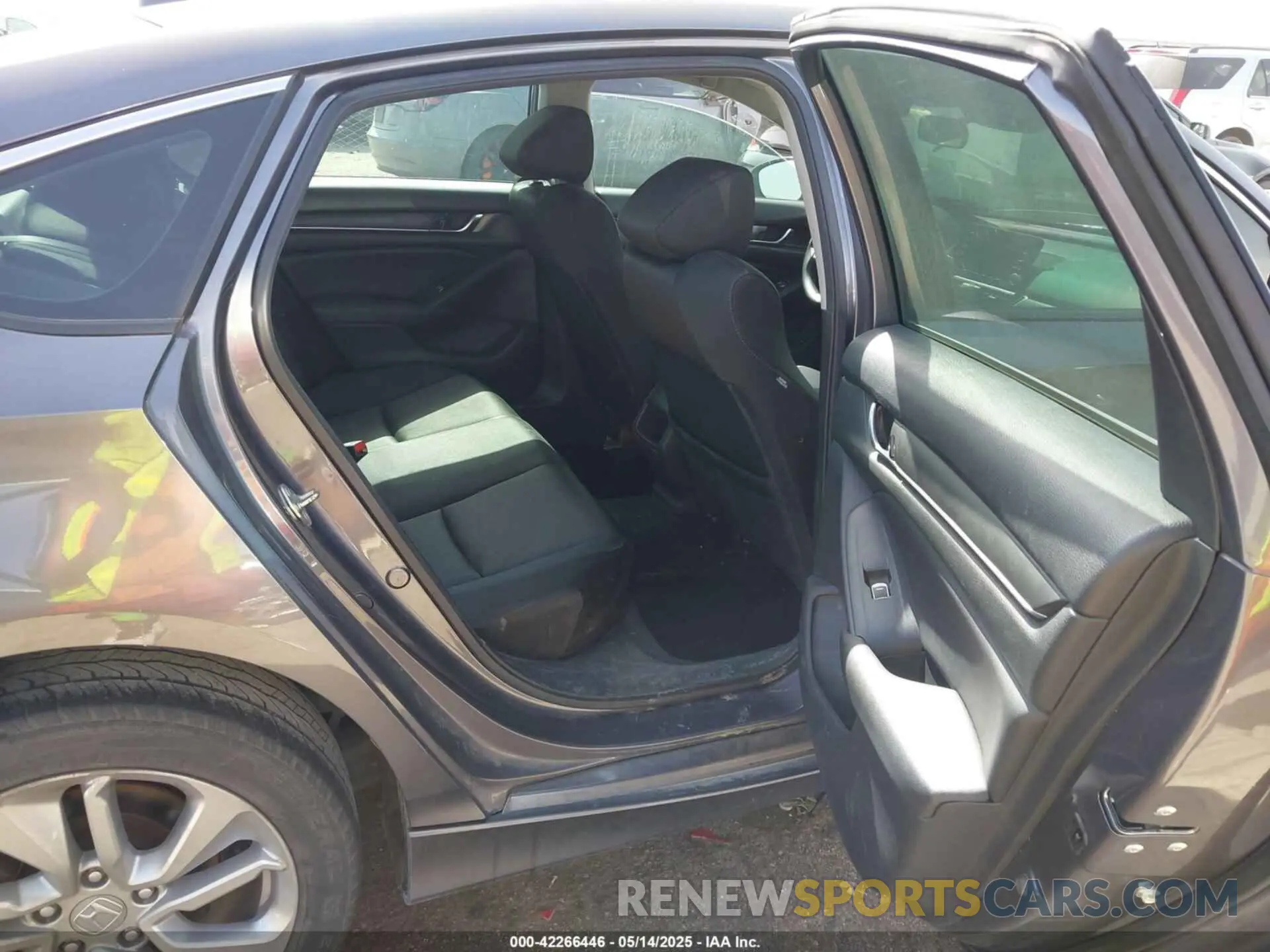 8 fotografías del automóvil dañado 1HGCV1F1XKA096688 HONDA ACCORD 2019