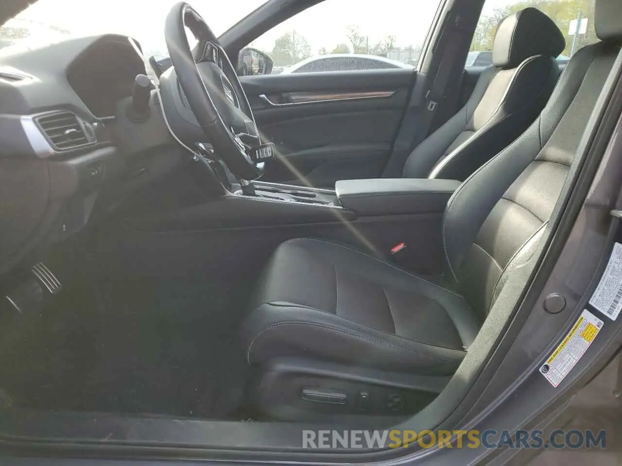 7 fotografías del automóvil dañado 1HGCV1F30KA135788 HONDA ACCORD 2019