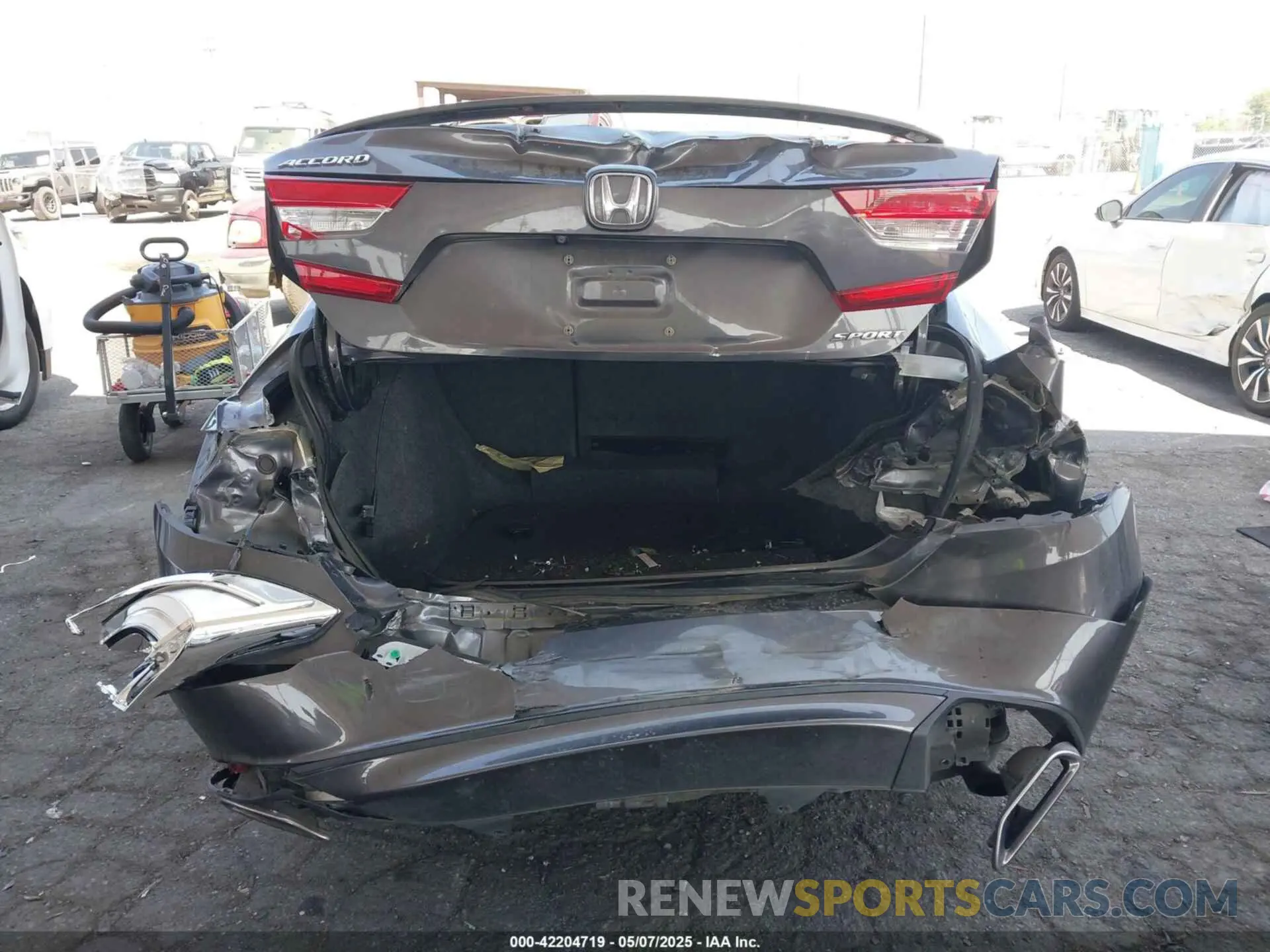 16 fotografías del automóvil dañado 1HGCV1F30KA154969 HONDA ACCORD 2019