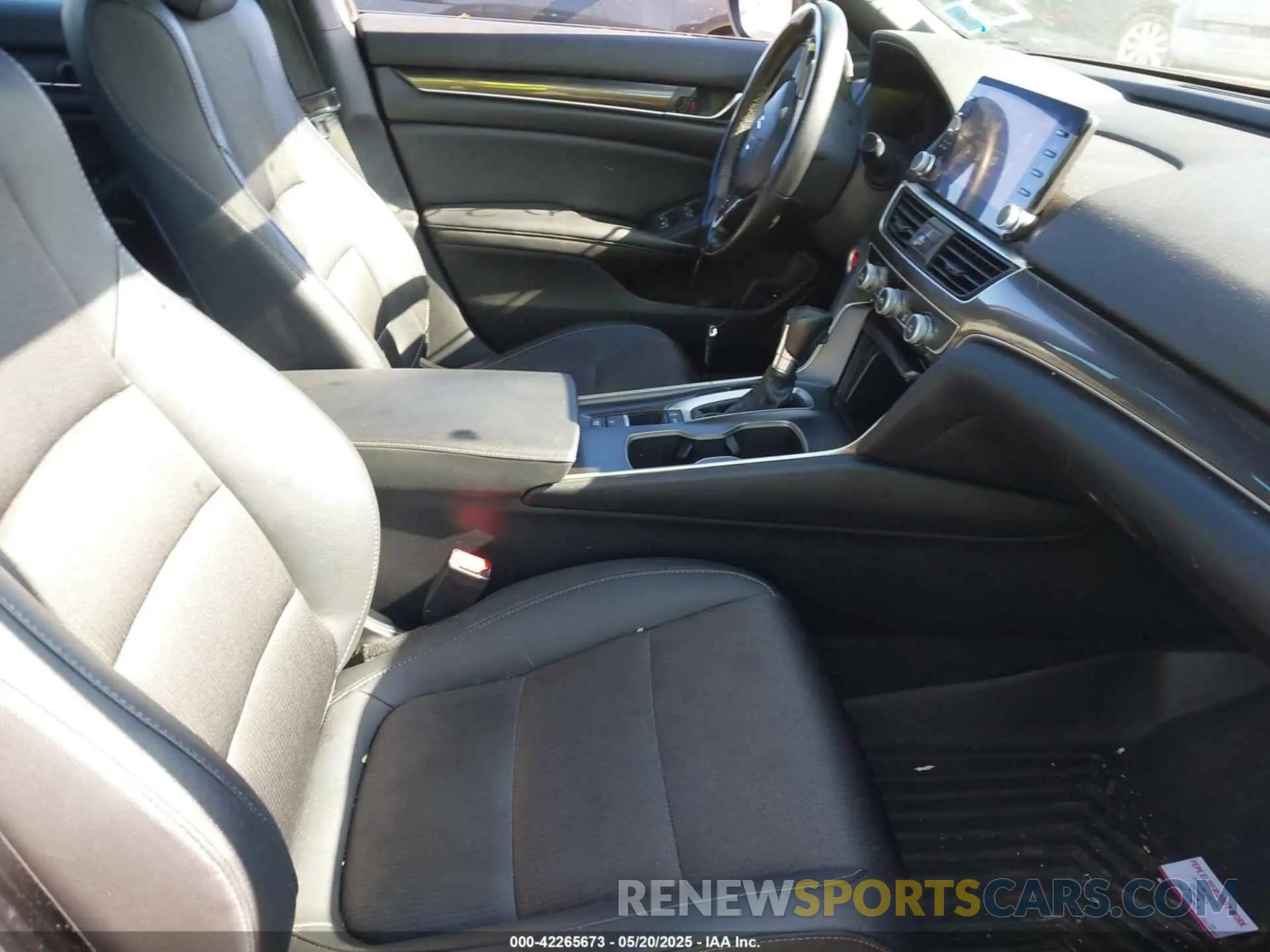 5 fotografías del automóvil dañado 1HGCV1F30KA166605 HONDA ACCORD 2019