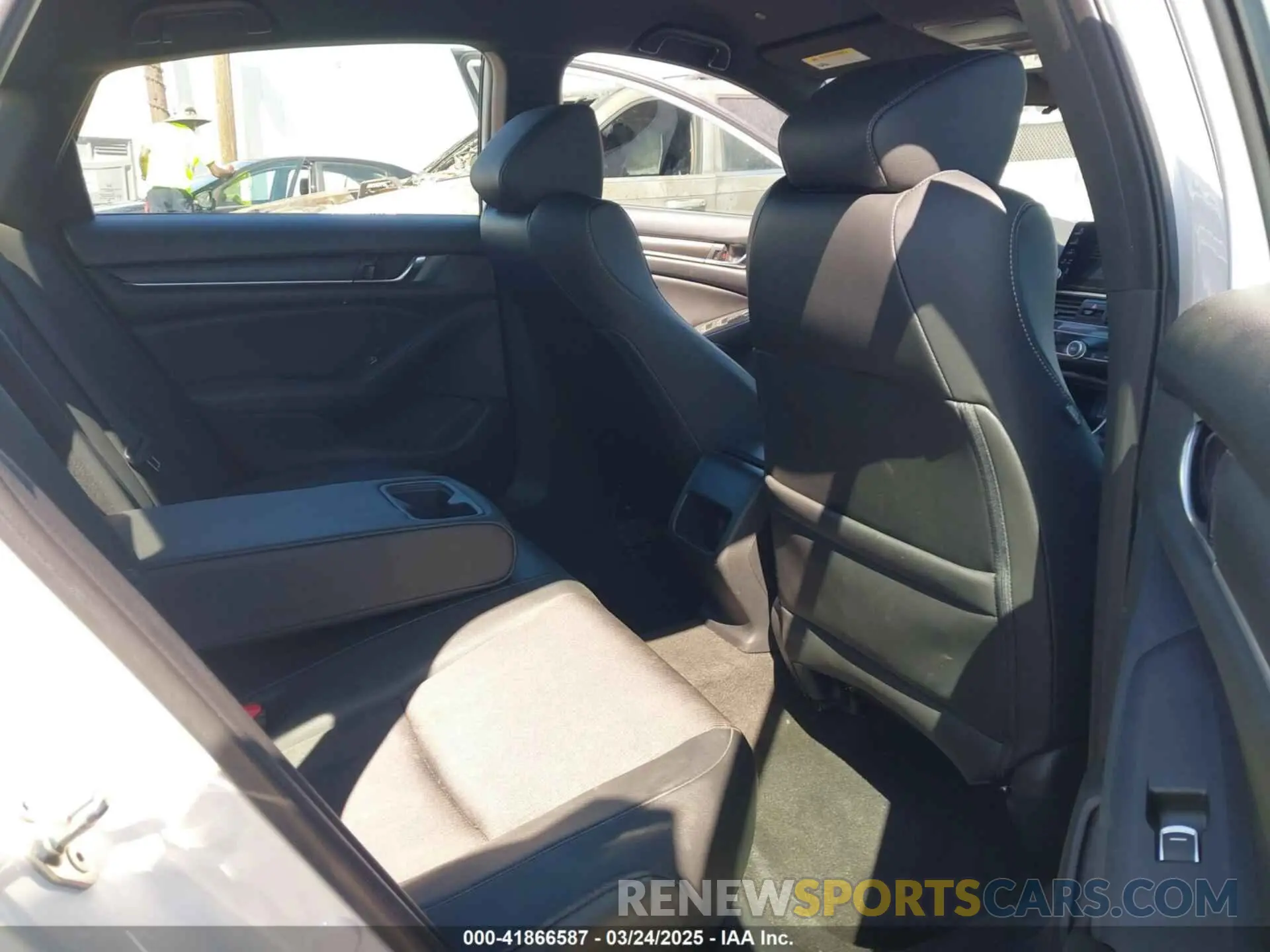 8 fotografías del automóvil dañado 1HGCV1F31KA031584 HONDA ACCORD 2019