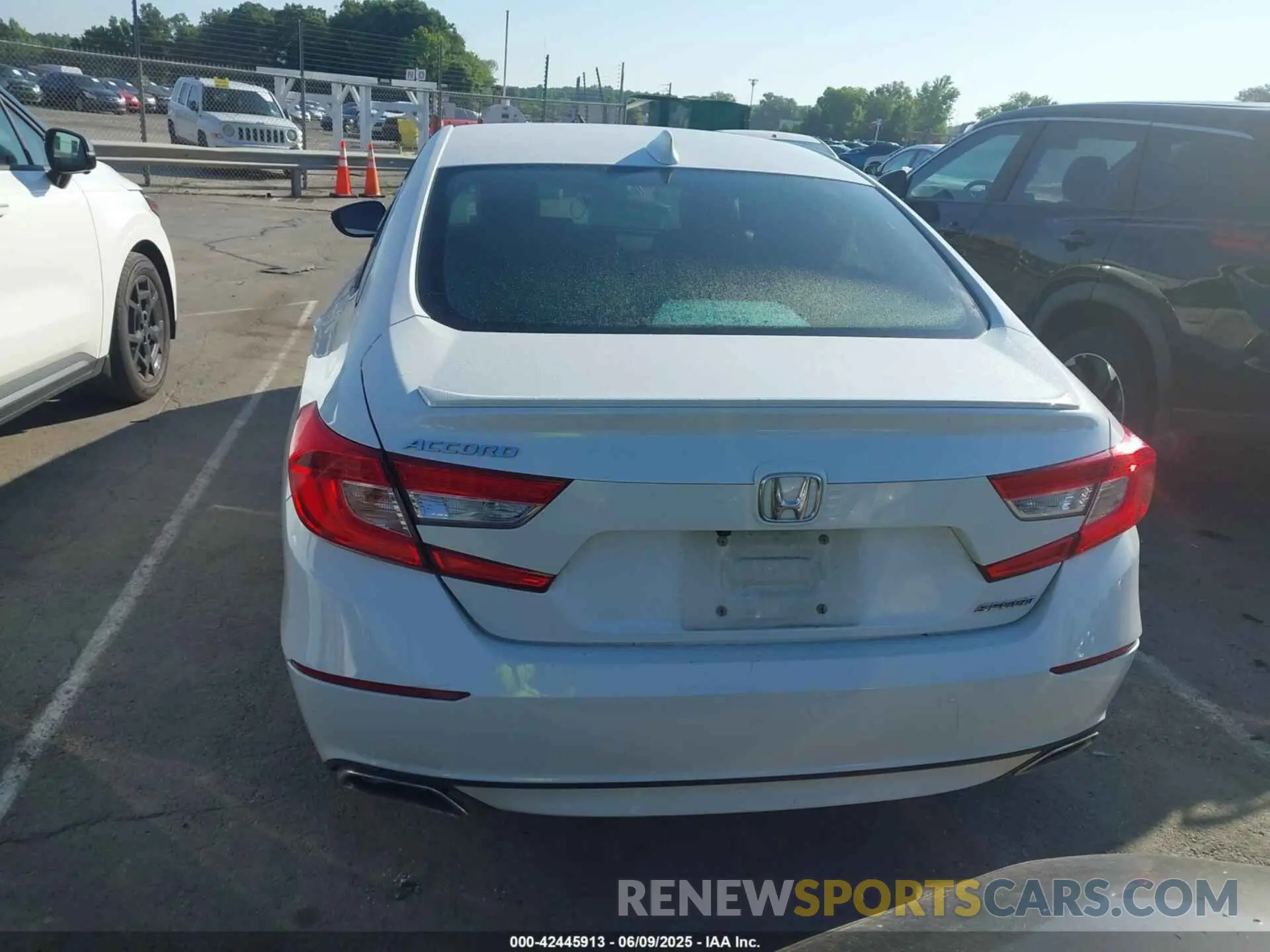 16 fotografías del automóvil dañado 1HGCV1F32KA019220 HONDA ACCORD 2019