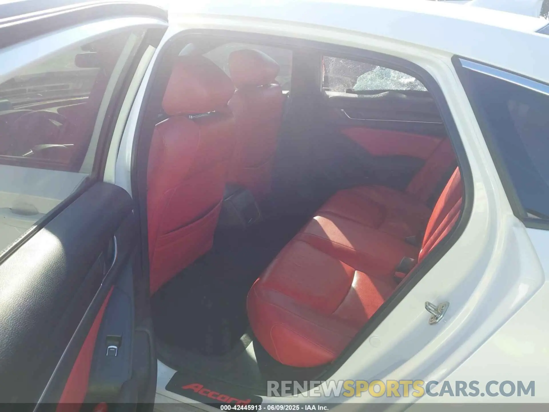 8 fotografías del automóvil dañado 1HGCV1F32KA019220 HONDA ACCORD 2019