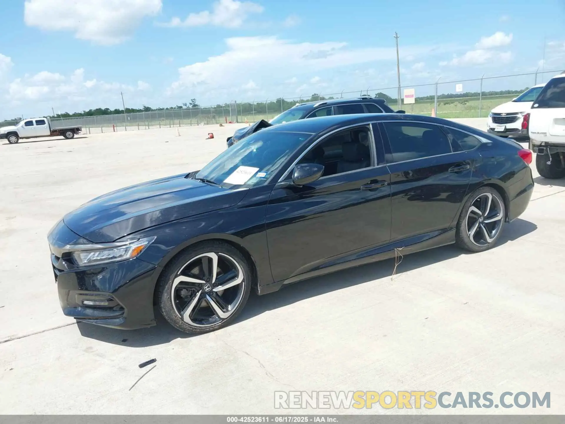 2 fotografías del automóvil dañado 1HGCV1F32KA122461 HONDA ACCORD 2019