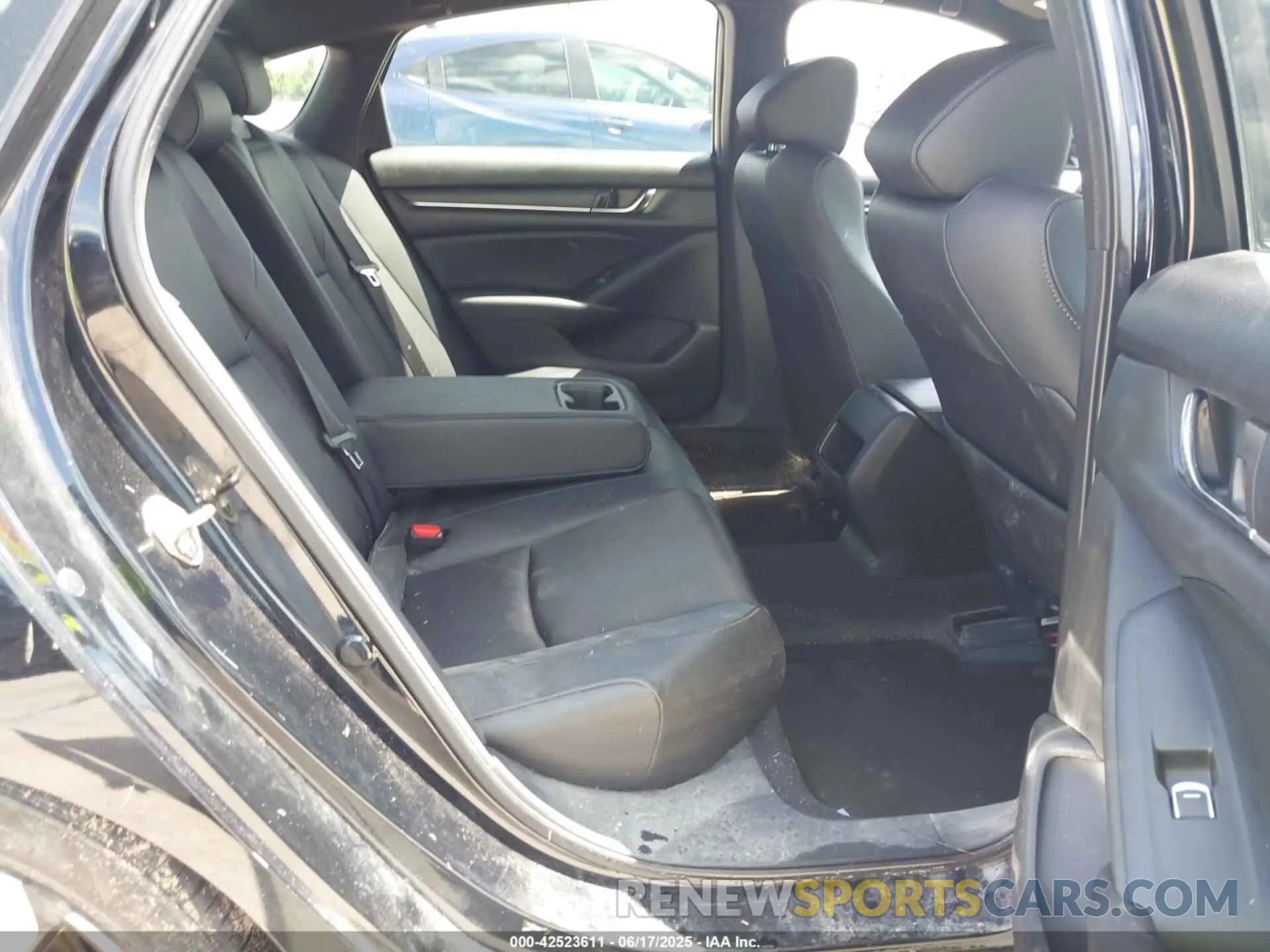 8 fotografías del automóvil dañado 1HGCV1F32KA122461 HONDA ACCORD 2019