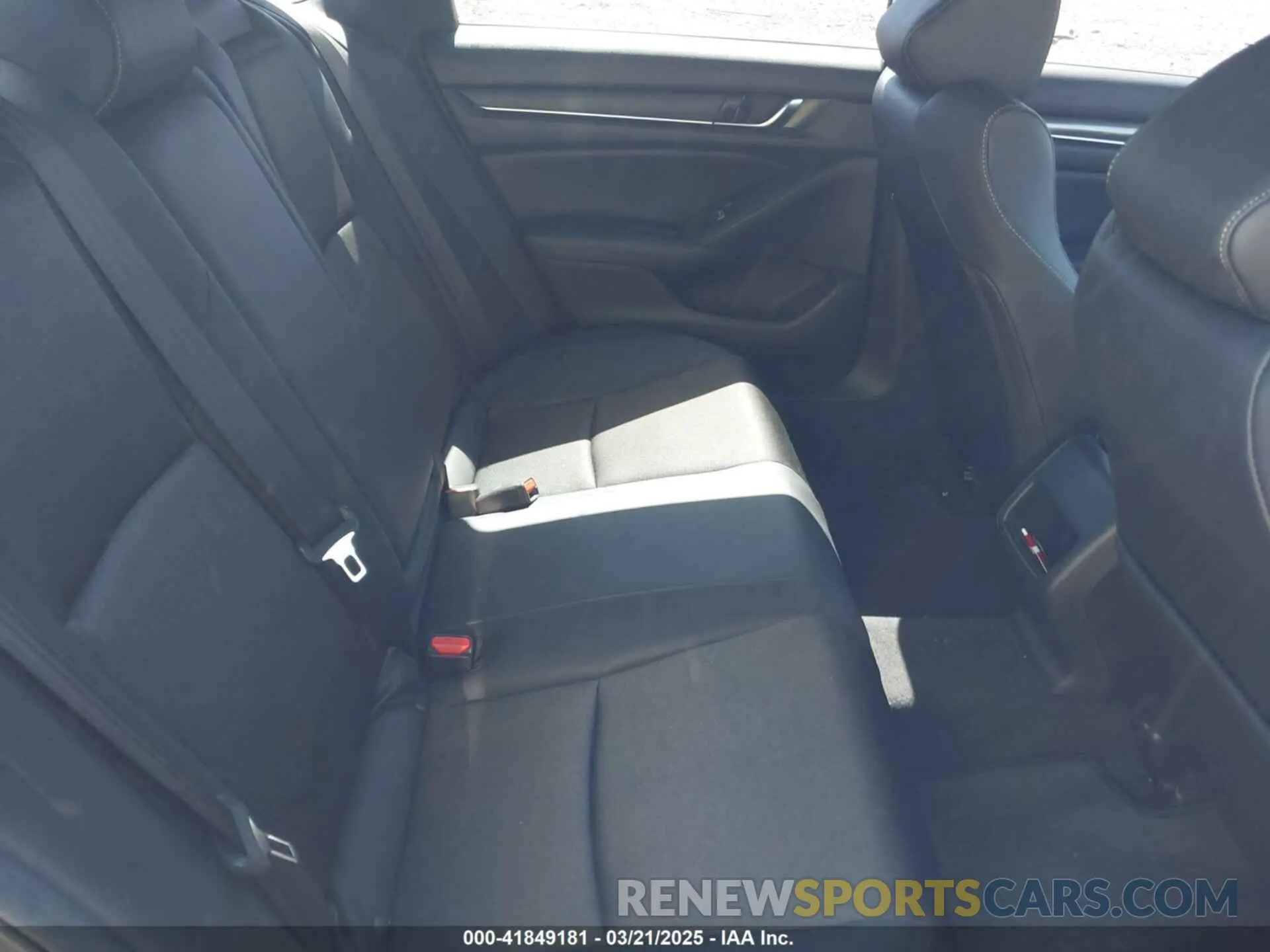 8 fotografías del automóvil dañado 1HGCV1F32KA176049 HONDA ACCORD 2019