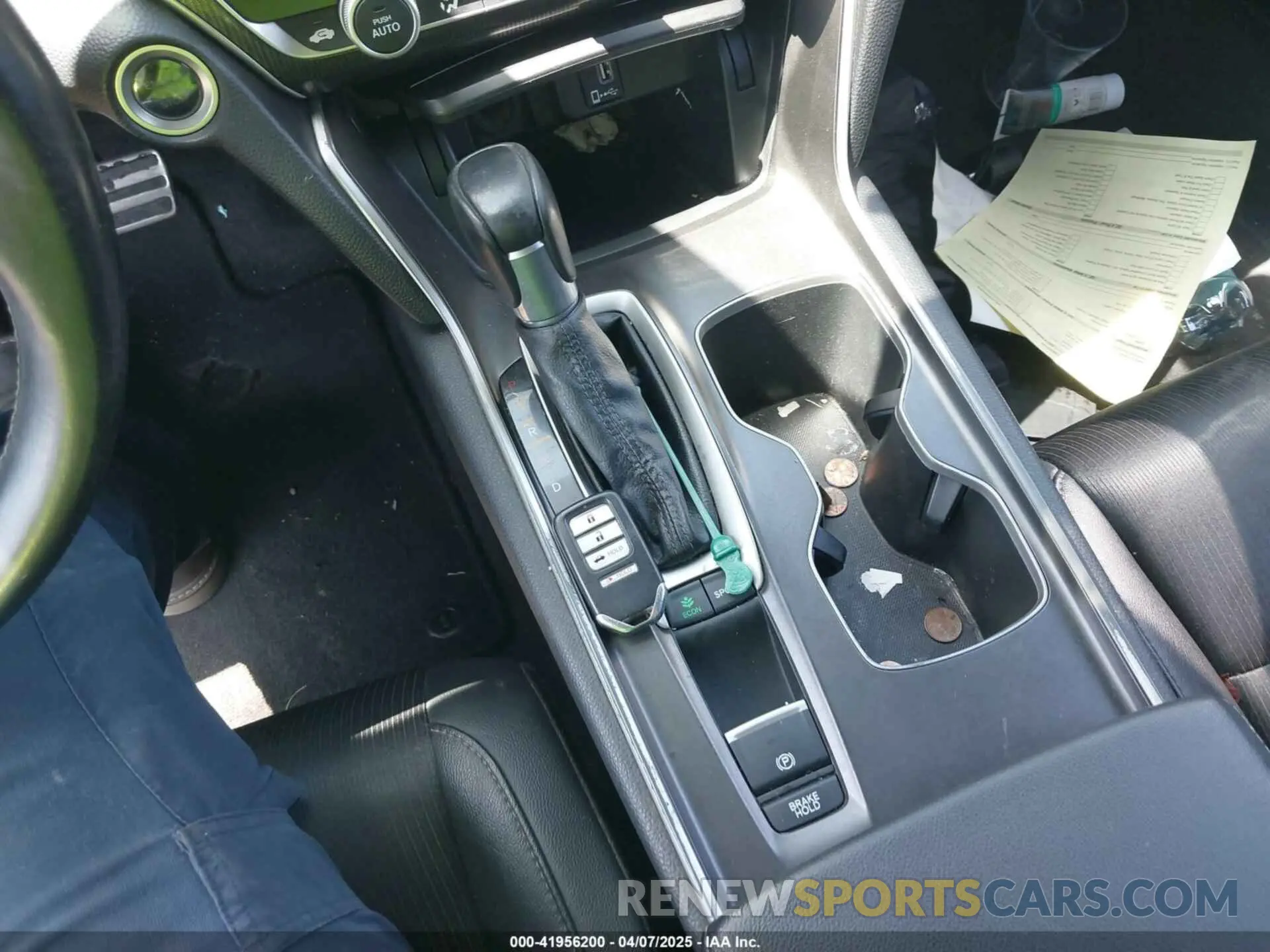 11 fotografías del automóvil dañado 1HGCV1F33KA041193 HONDA ACCORD 2019