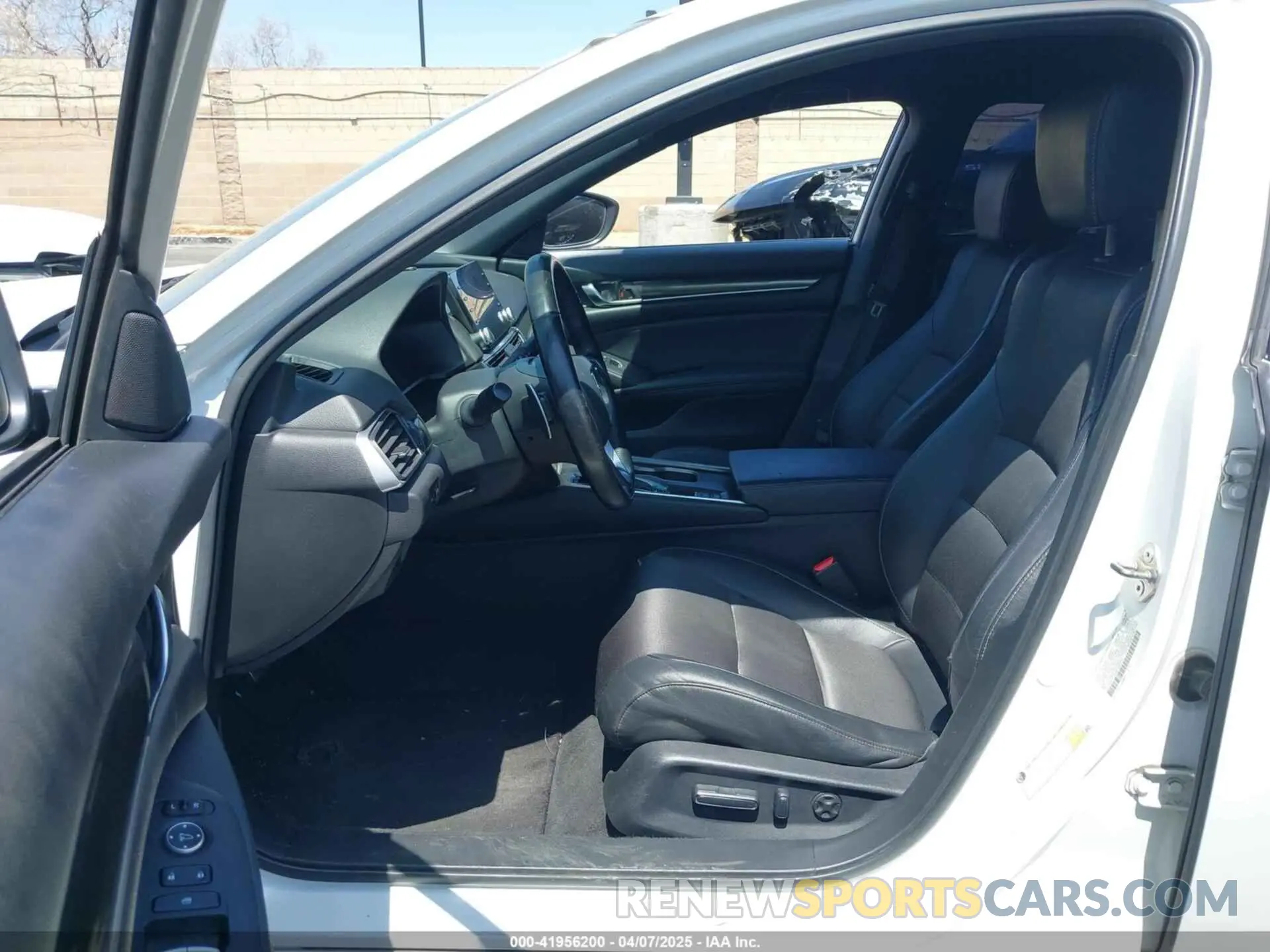 5 fotografías del automóvil dañado 1HGCV1F33KA041193 HONDA ACCORD 2019