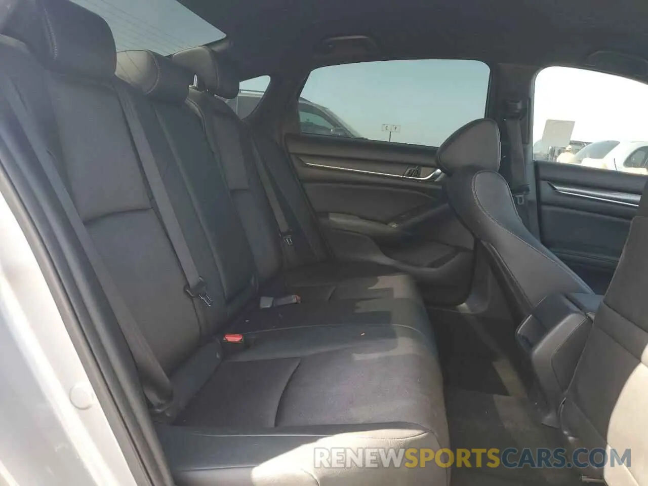 10 fotografías del automóvil dañado 1HGCV1F33KA047026 HONDA ACCORD 2019