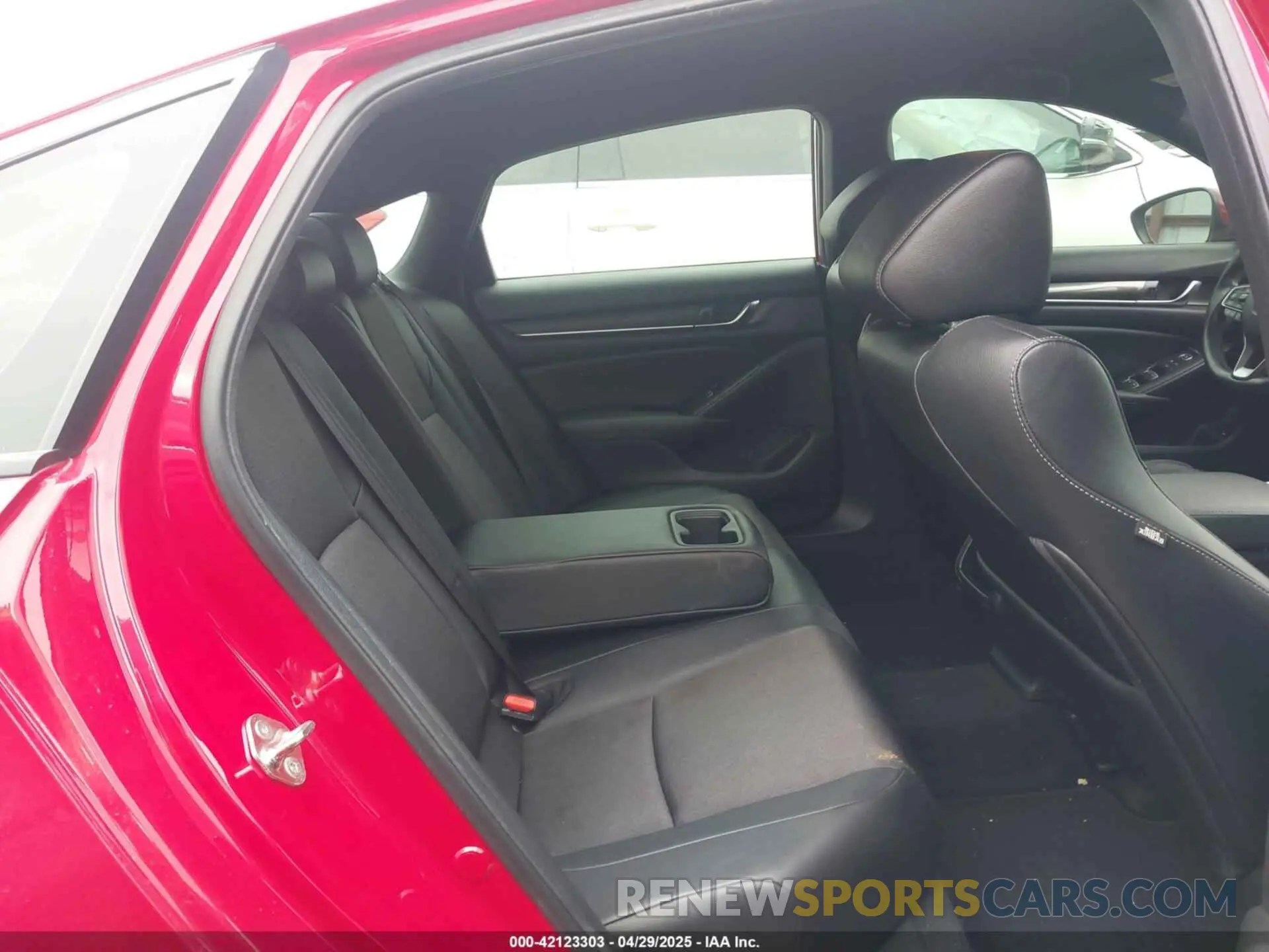 8 fotografías del automóvil dañado 1HGCV1F33KA073867 HONDA ACCORD 2019