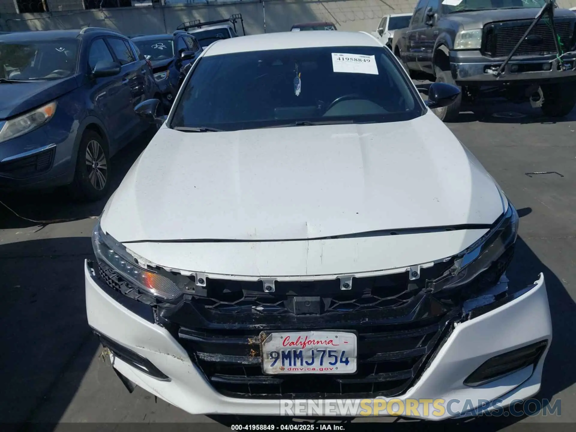 12 fotografías del automóvil dañado 1HGCV1F33KA141407 HONDA ACCORD 2019