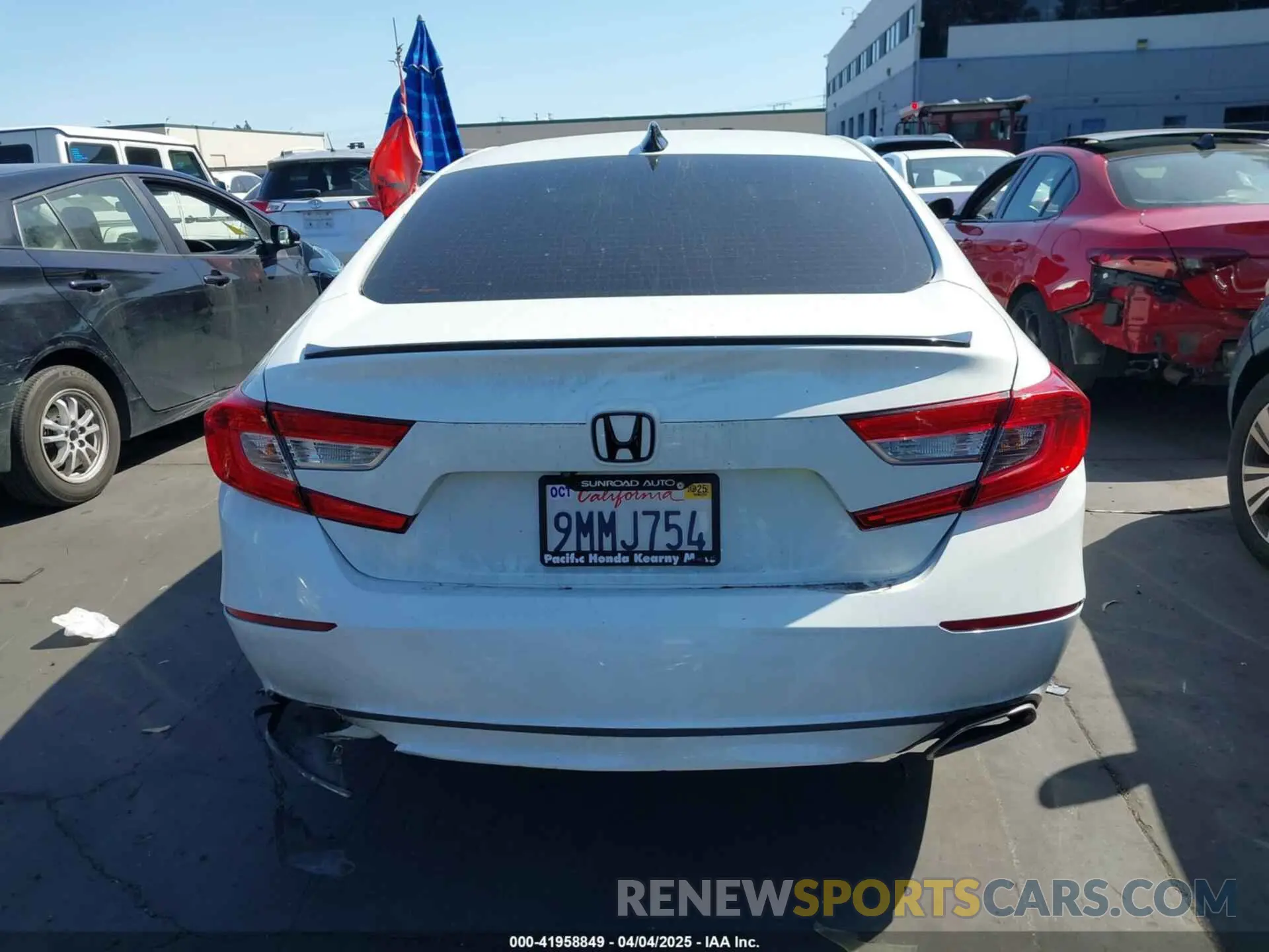 16 fotografías del automóvil dañado 1HGCV1F33KA141407 HONDA ACCORD 2019