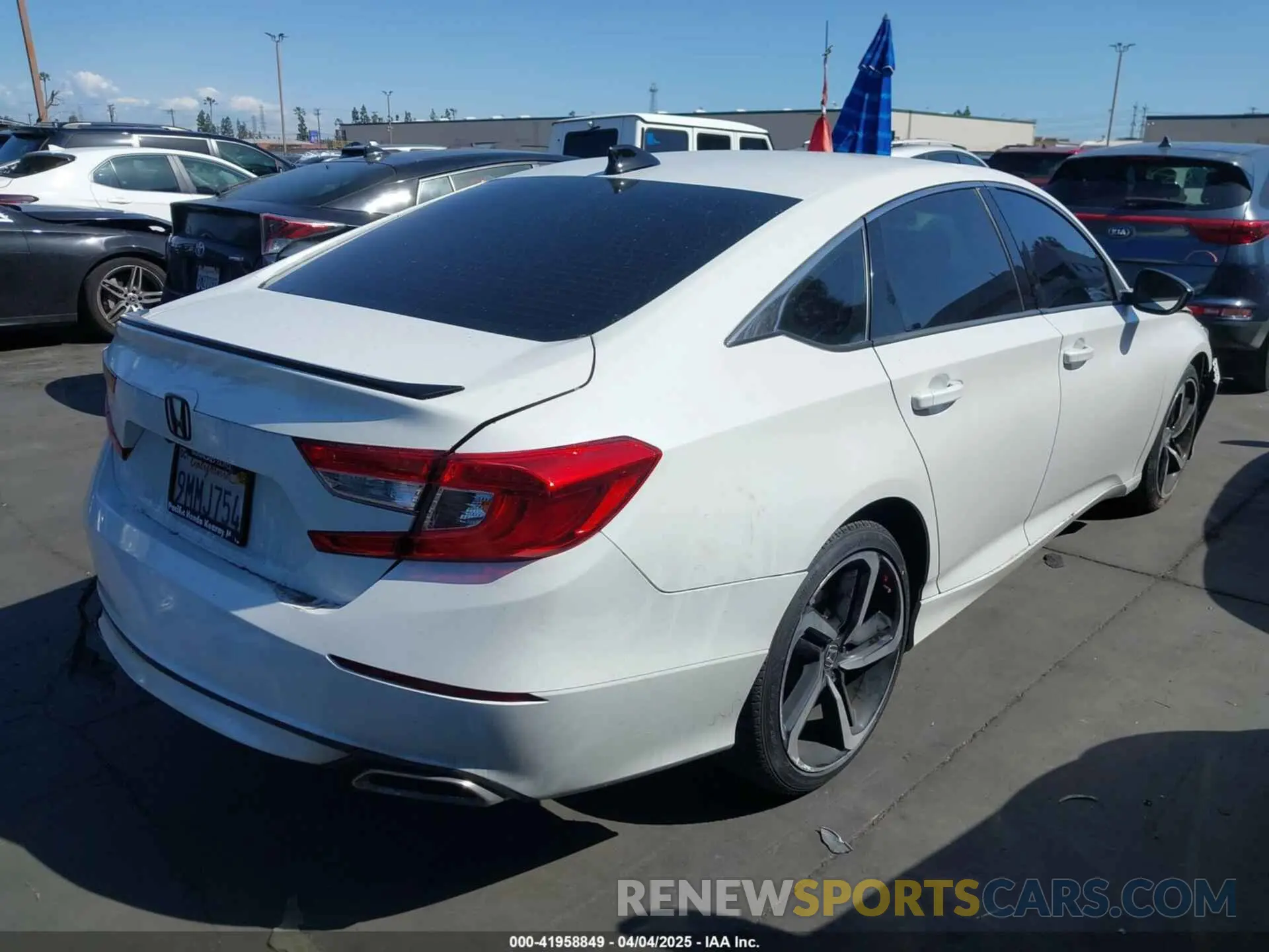 4 fotografías del automóvil dañado 1HGCV1F33KA141407 HONDA ACCORD 2019