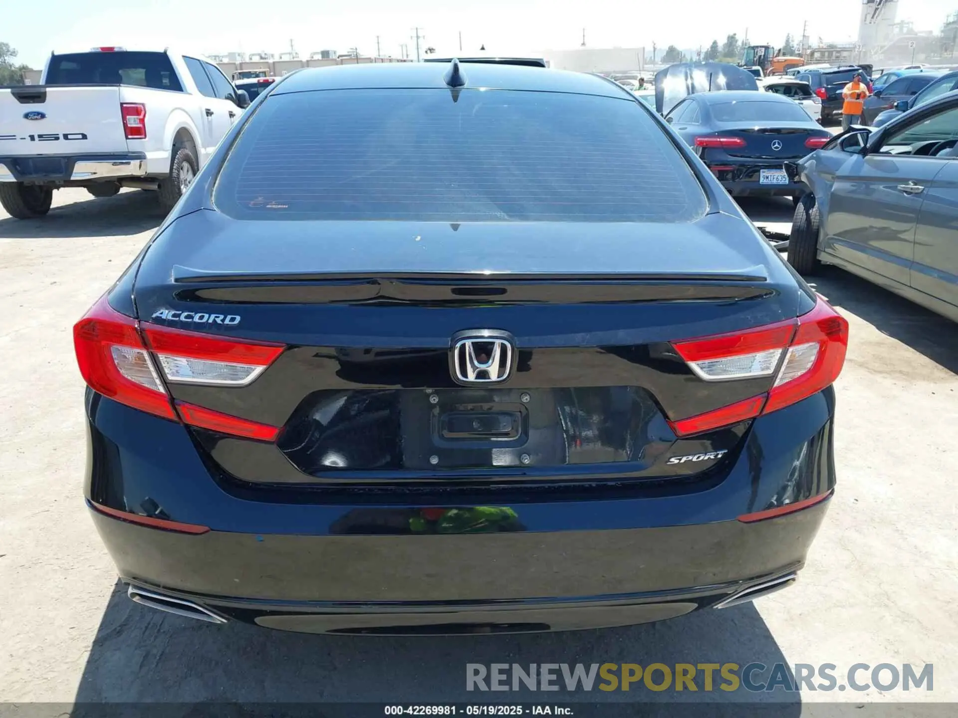 16 fotografías del automóvil dañado 1HGCV1F34KA075112 HONDA ACCORD 2019