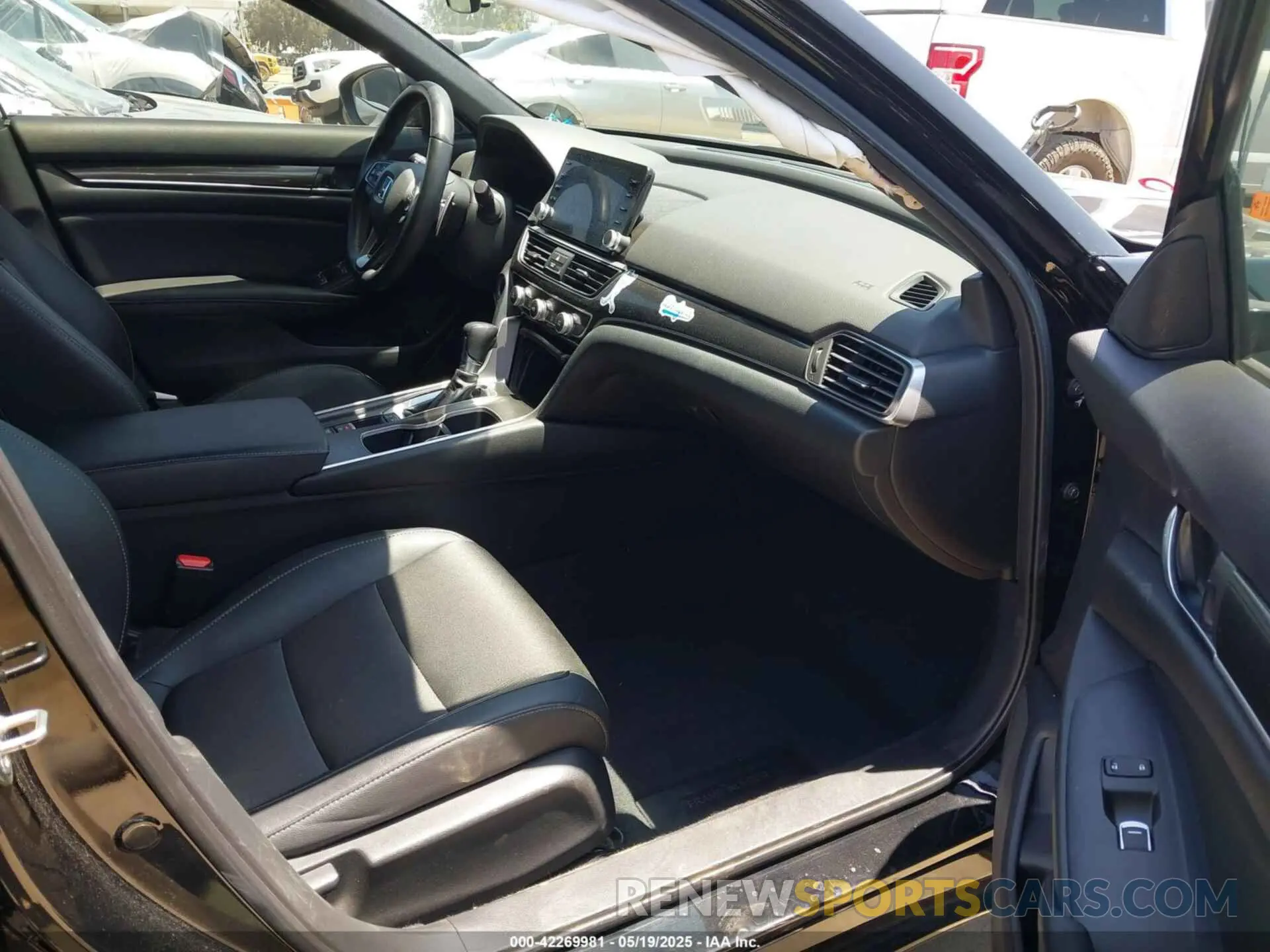 5 fotografías del automóvil dañado 1HGCV1F34KA075112 HONDA ACCORD 2019