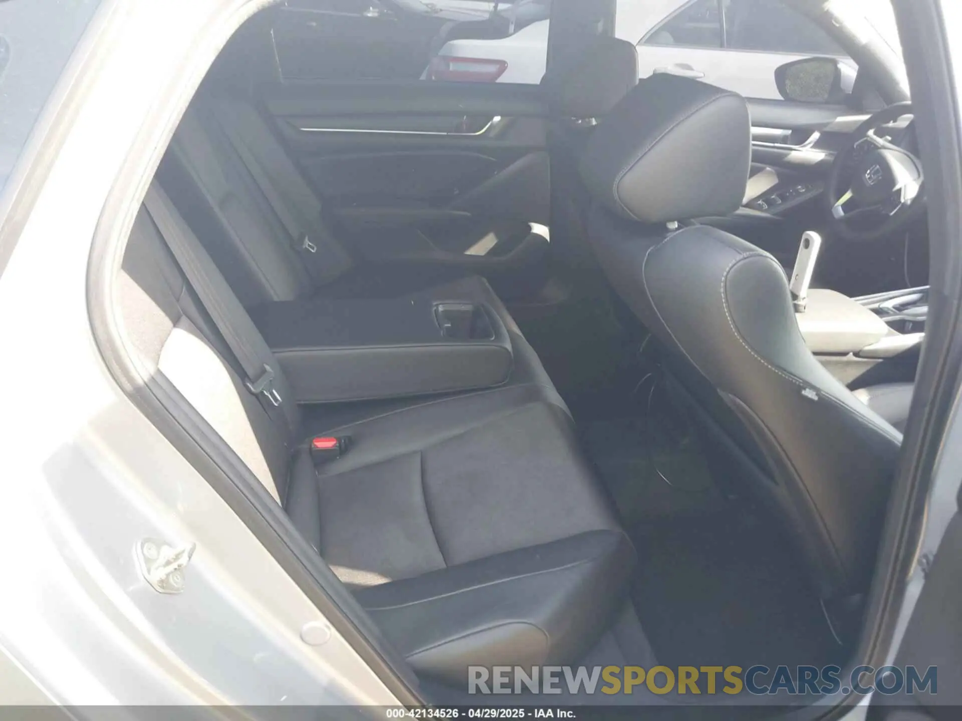8 fotografías del automóvil dañado 1HGCV1F34KA089432 HONDA ACCORD 2019