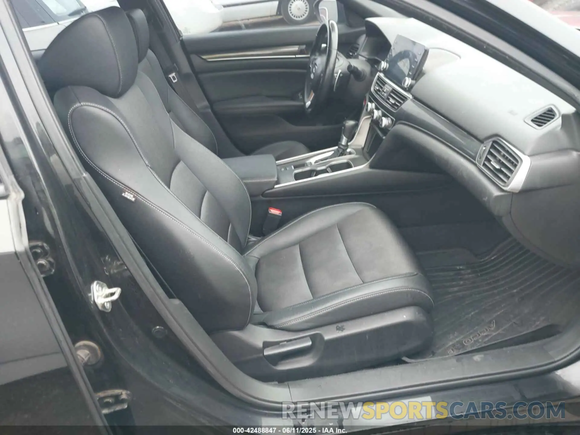 5 fotografías del automóvil dañado 1HGCV1F36KA004414 HONDA ACCORD 2019
