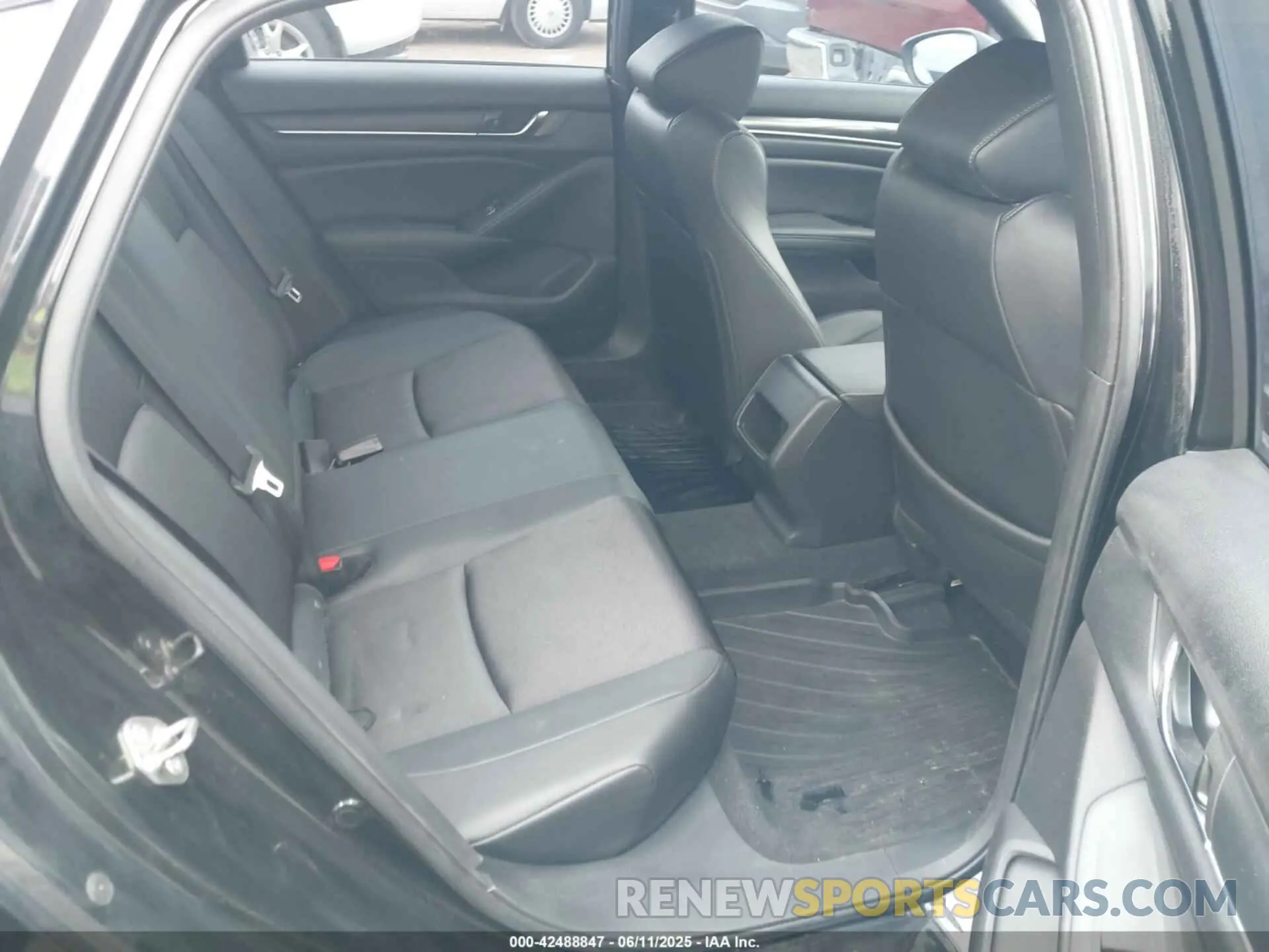 8 fotografías del automóvil dañado 1HGCV1F36KA004414 HONDA ACCORD 2019