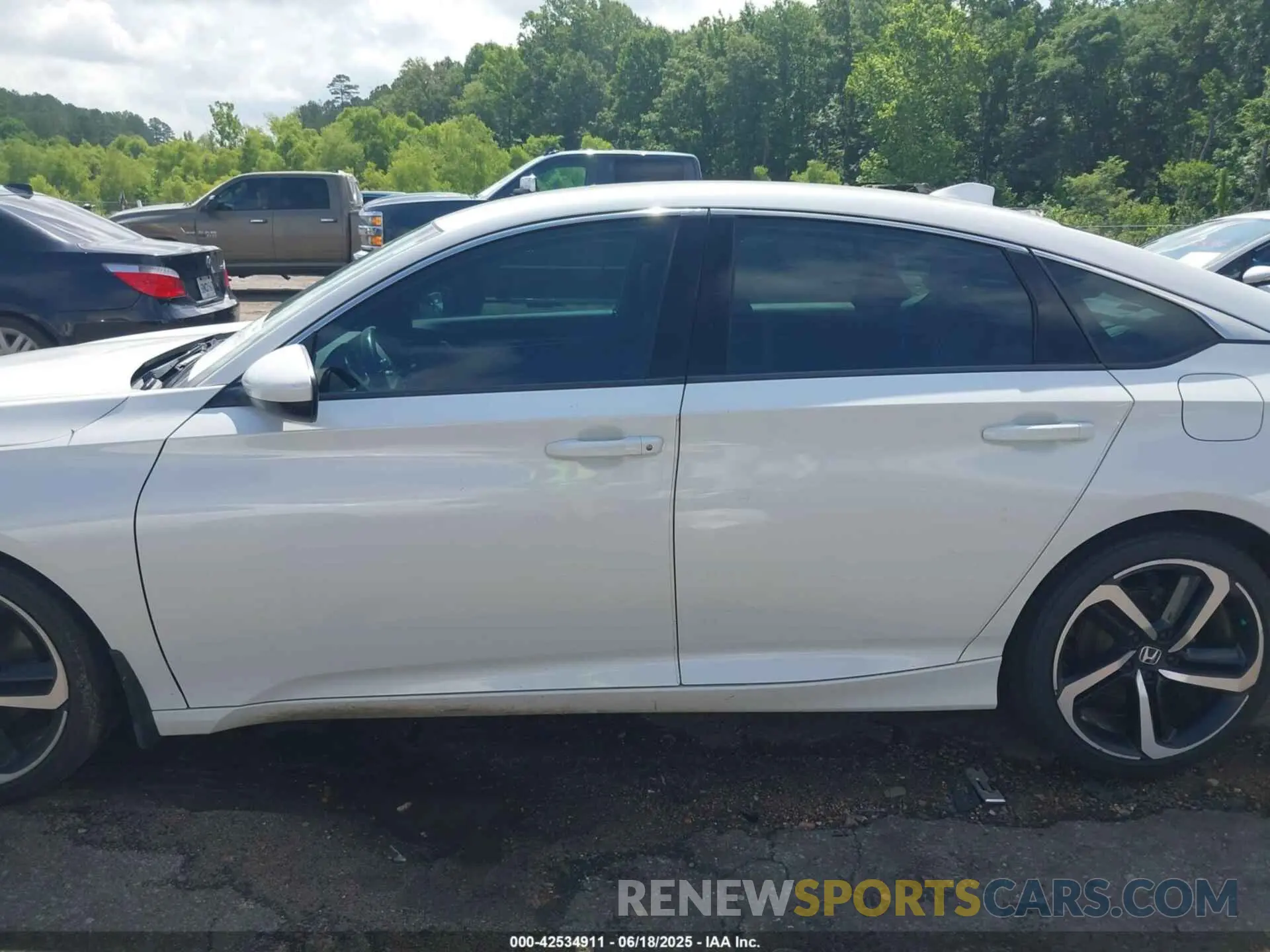 14 fotografías del automóvil dañado 1HGCV1F36KA013940 HONDA ACCORD 2019