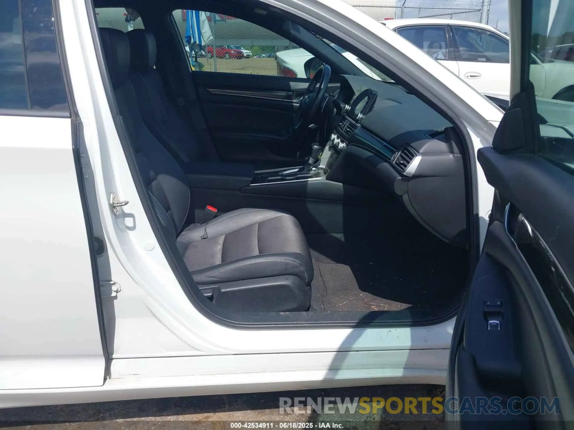 5 fotografías del automóvil dañado 1HGCV1F36KA013940 HONDA ACCORD 2019