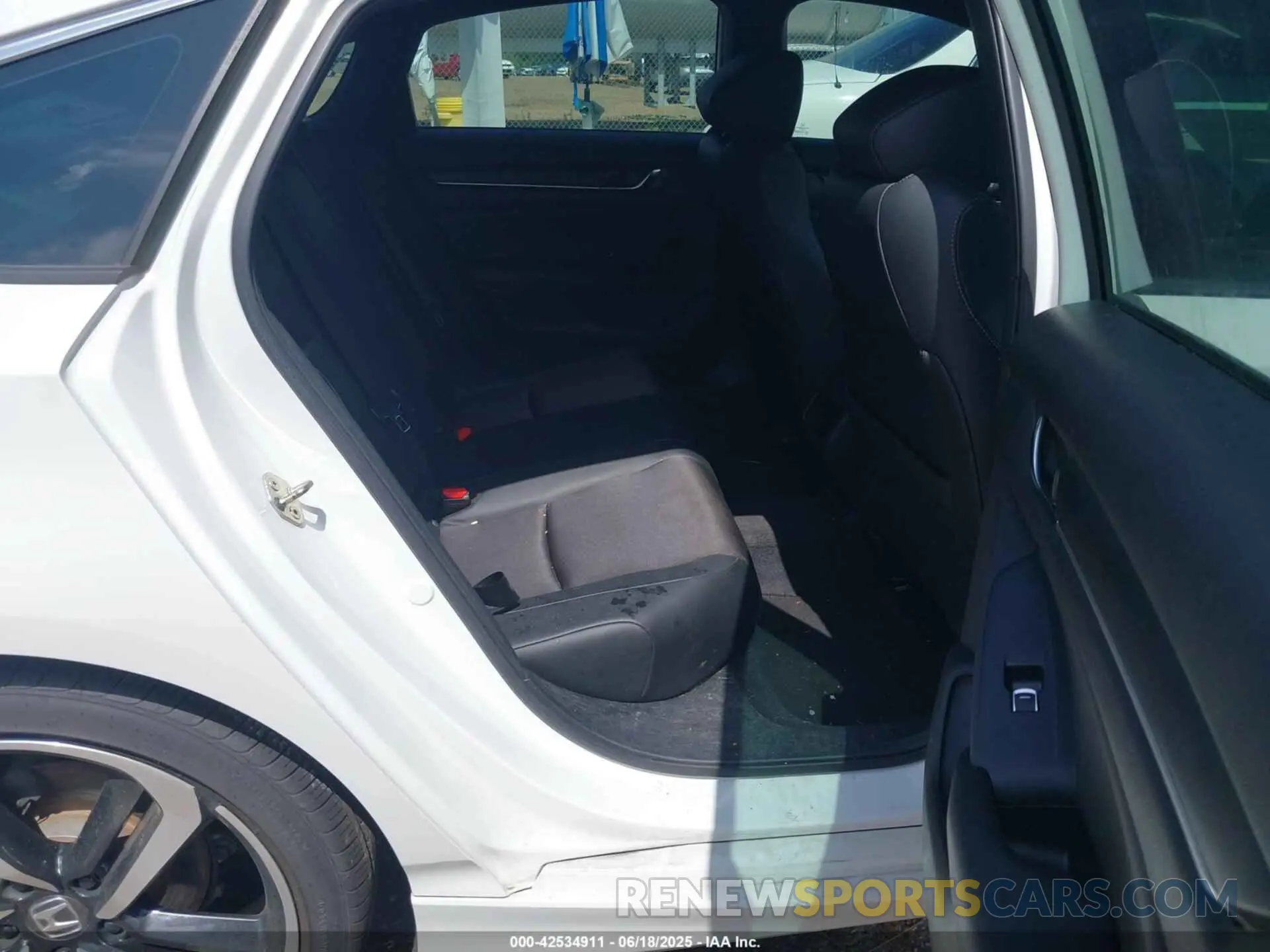 8 fotografías del automóvil dañado 1HGCV1F36KA013940 HONDA ACCORD 2019